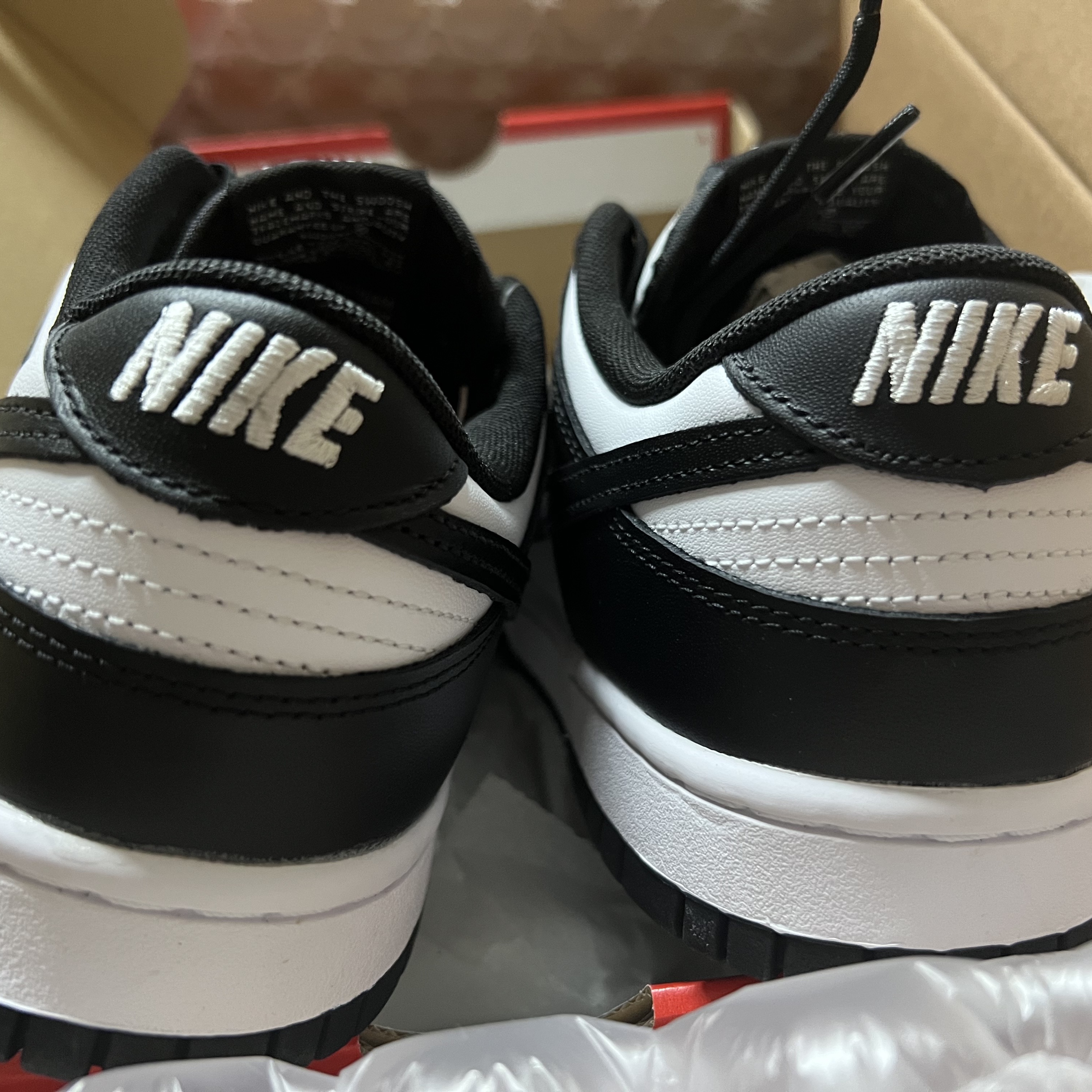 Nike Dunk Low Retro Black 착용 스타일 - 2