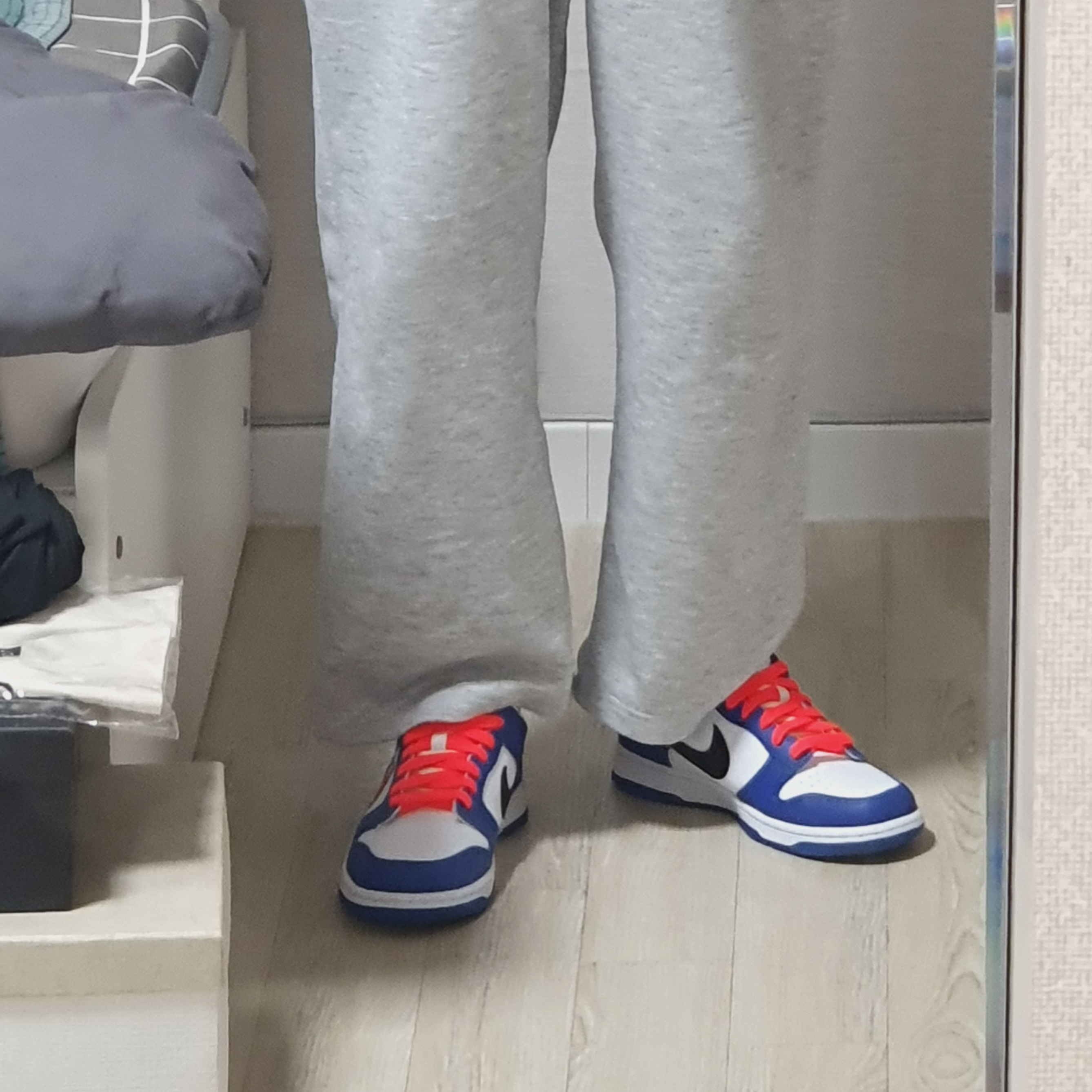 (GS) Nike Dunk Low Bright Crimson Game Royal 착용 스타일 - 3