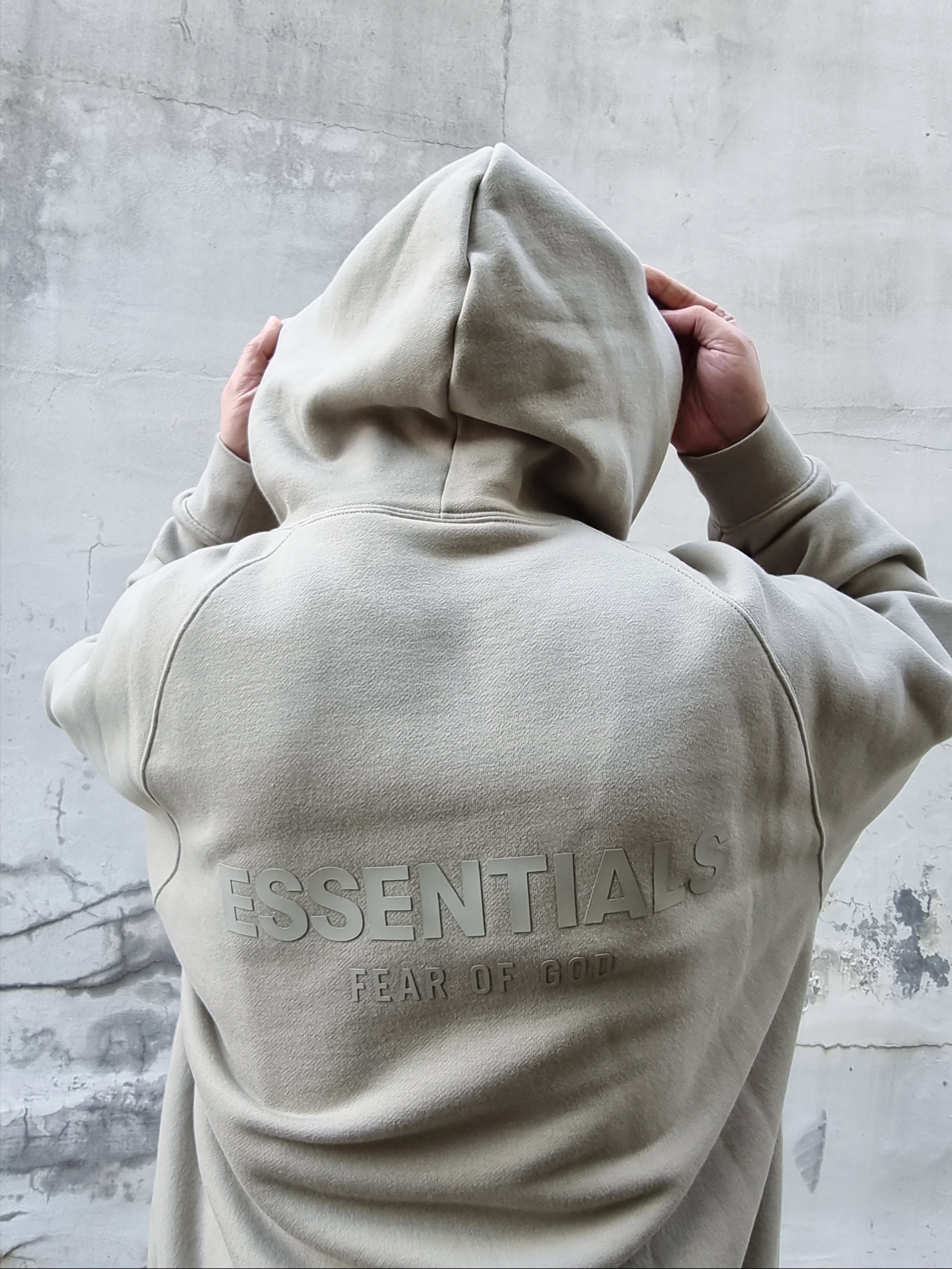 Essentials Pull-Over Hoodie Pistachio - 21FW, New Balance 2002R Gray 착용 스타일 - 3