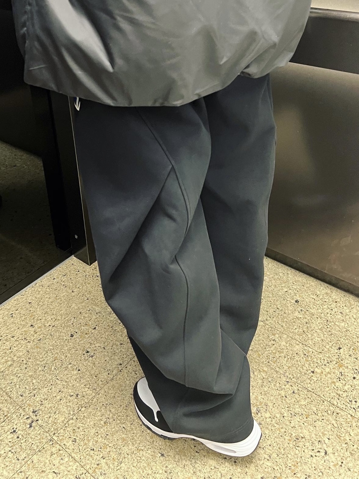 Zara x Ader Error Jogger Pants Black, Nike x Comme des Garcons Homme Plus Air Max Sunder SP White Black 착용 스타일 - 2