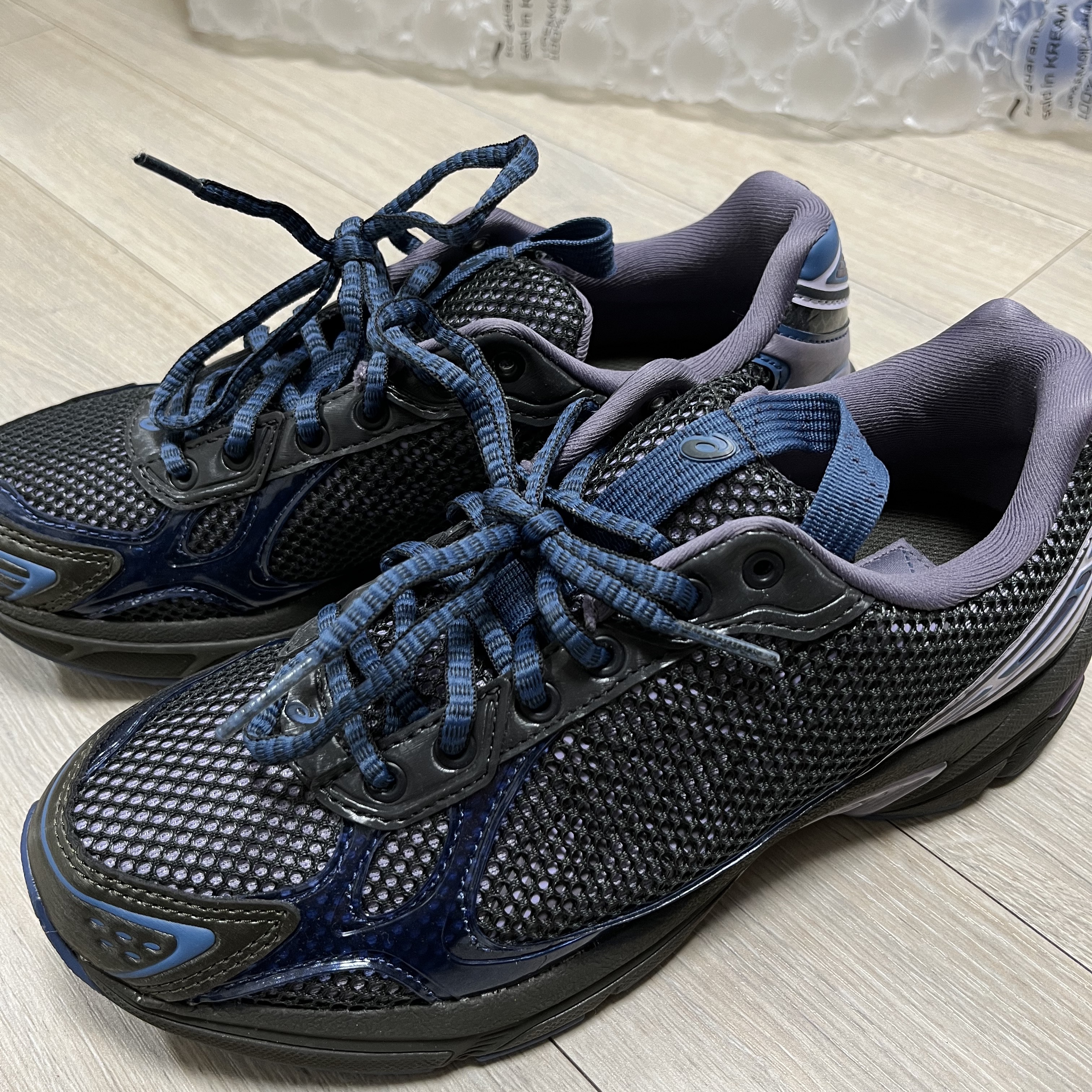 Asics UB4-S Gel-1130 Graphite Grey 착용 스타일