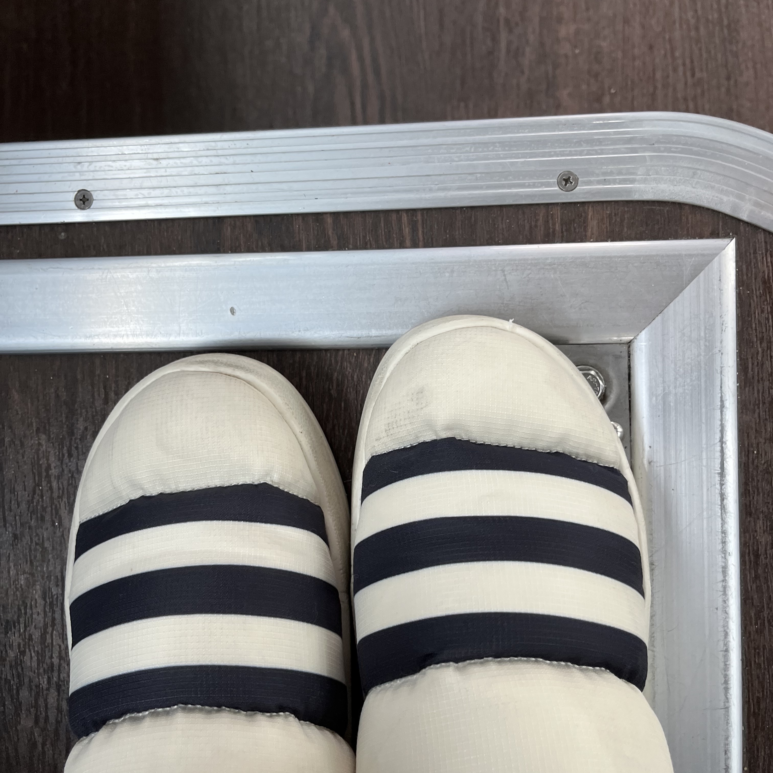 Adidas Puffylette Off White 착용 스타일