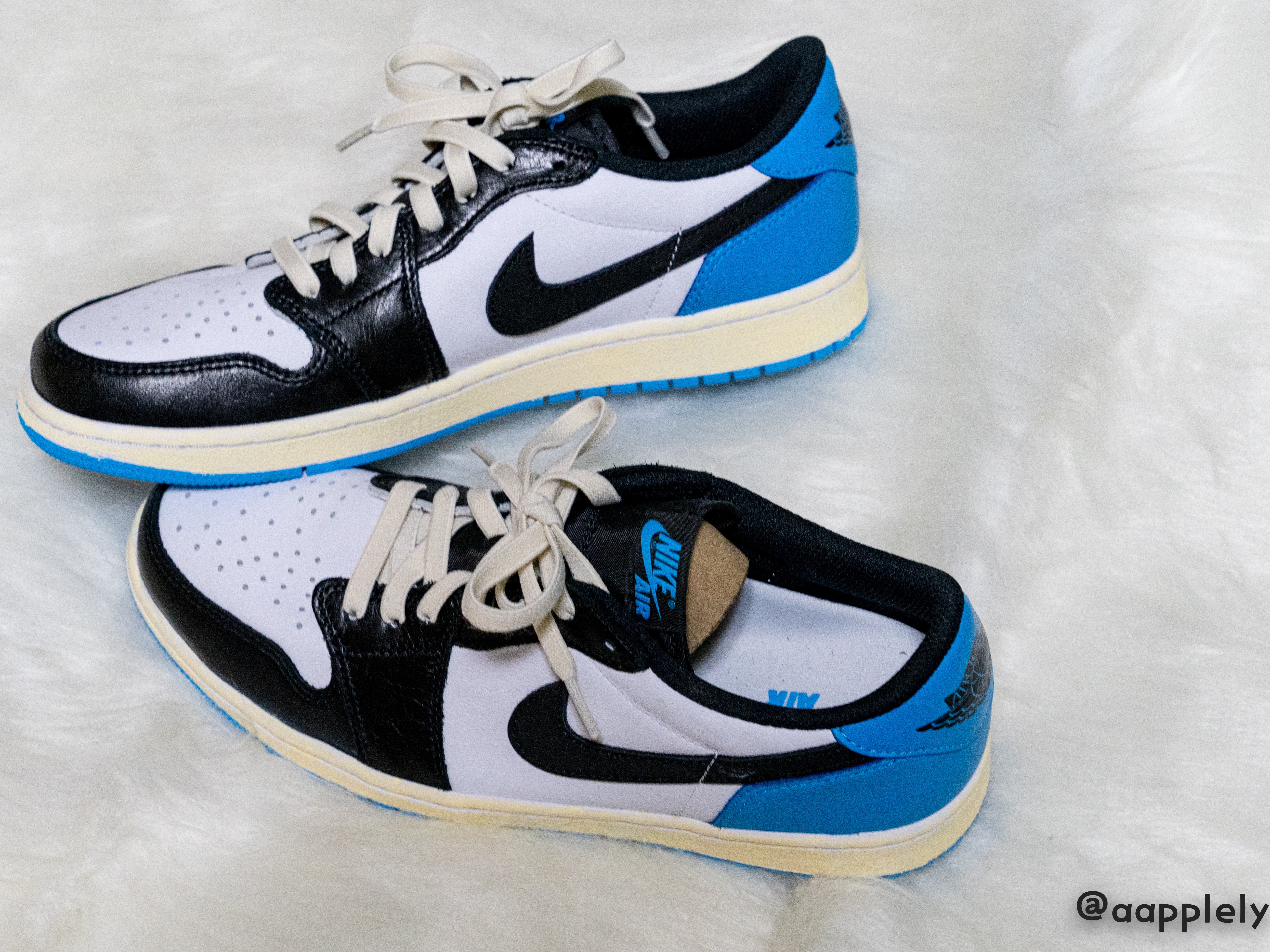 Jordan 1 Retro Low OG Black and Dark Powder Blue 착용 스타일