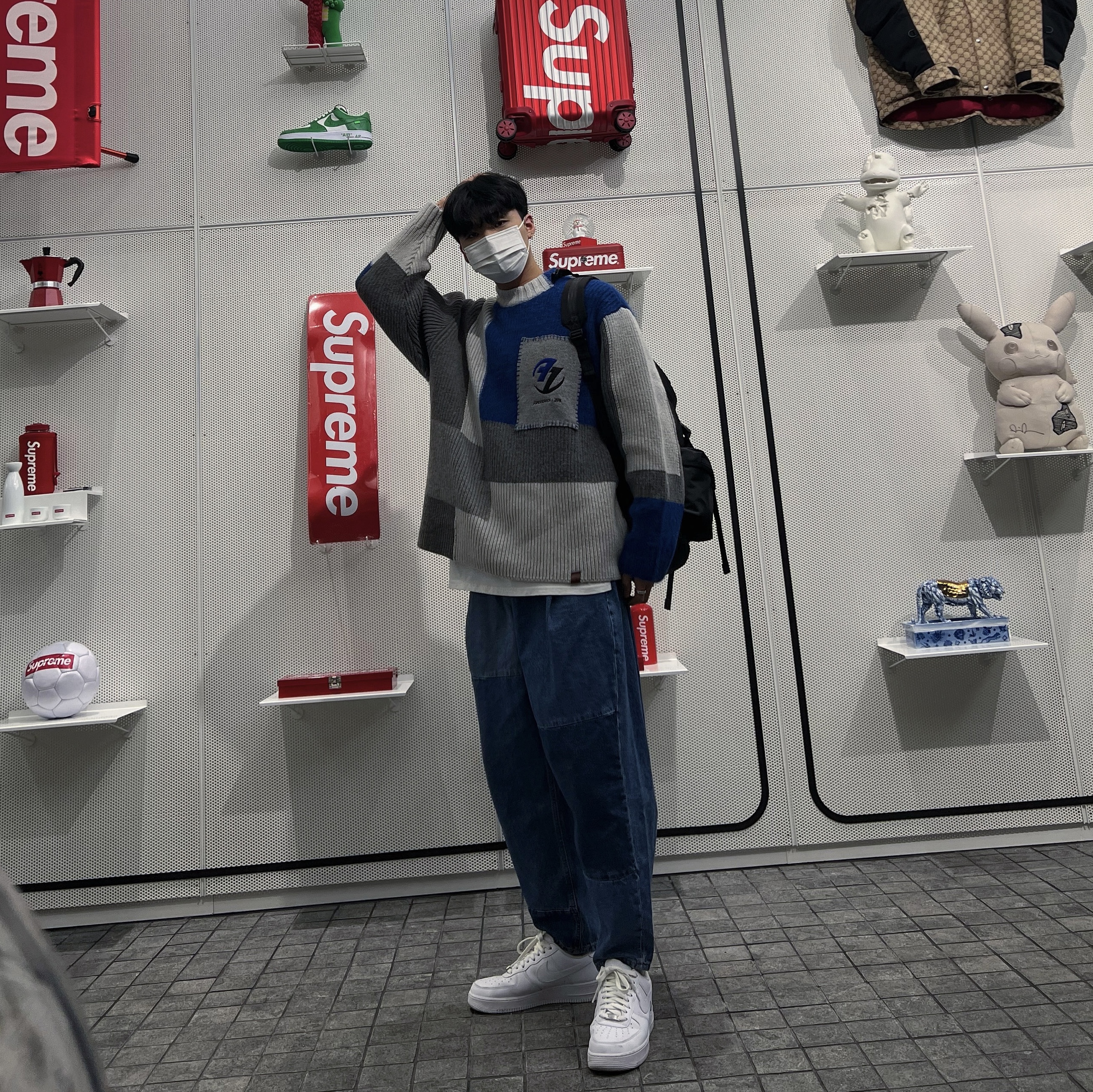 Zara x Ader Error Patchwork Oversize Knit Sweater Multicolor, Zara x Ader Error Barrel Leg Jeans Blue 착용 스타일 - 3