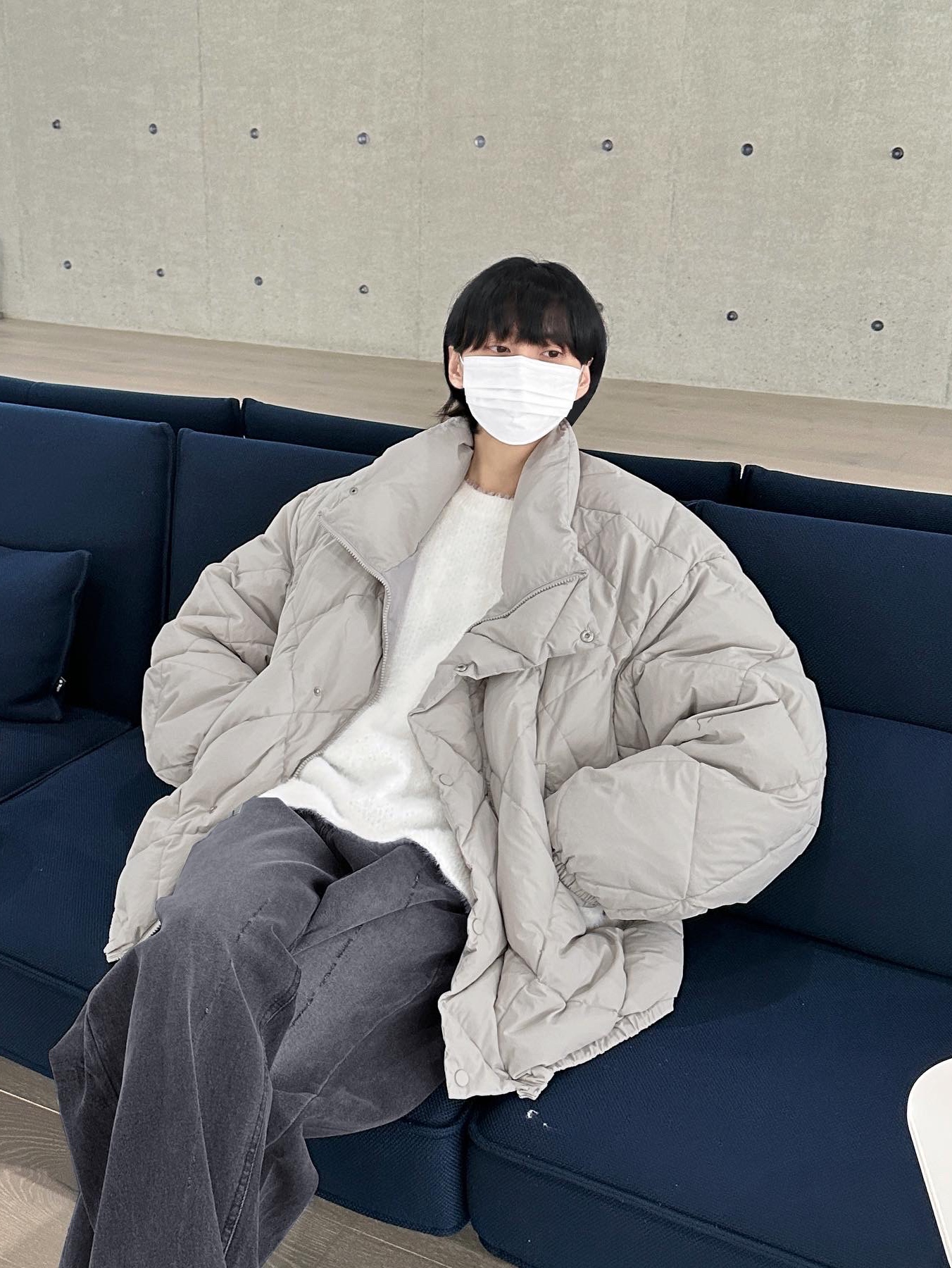 Balenciaga Defender Sneakers Beige 착용 스타일 - 3