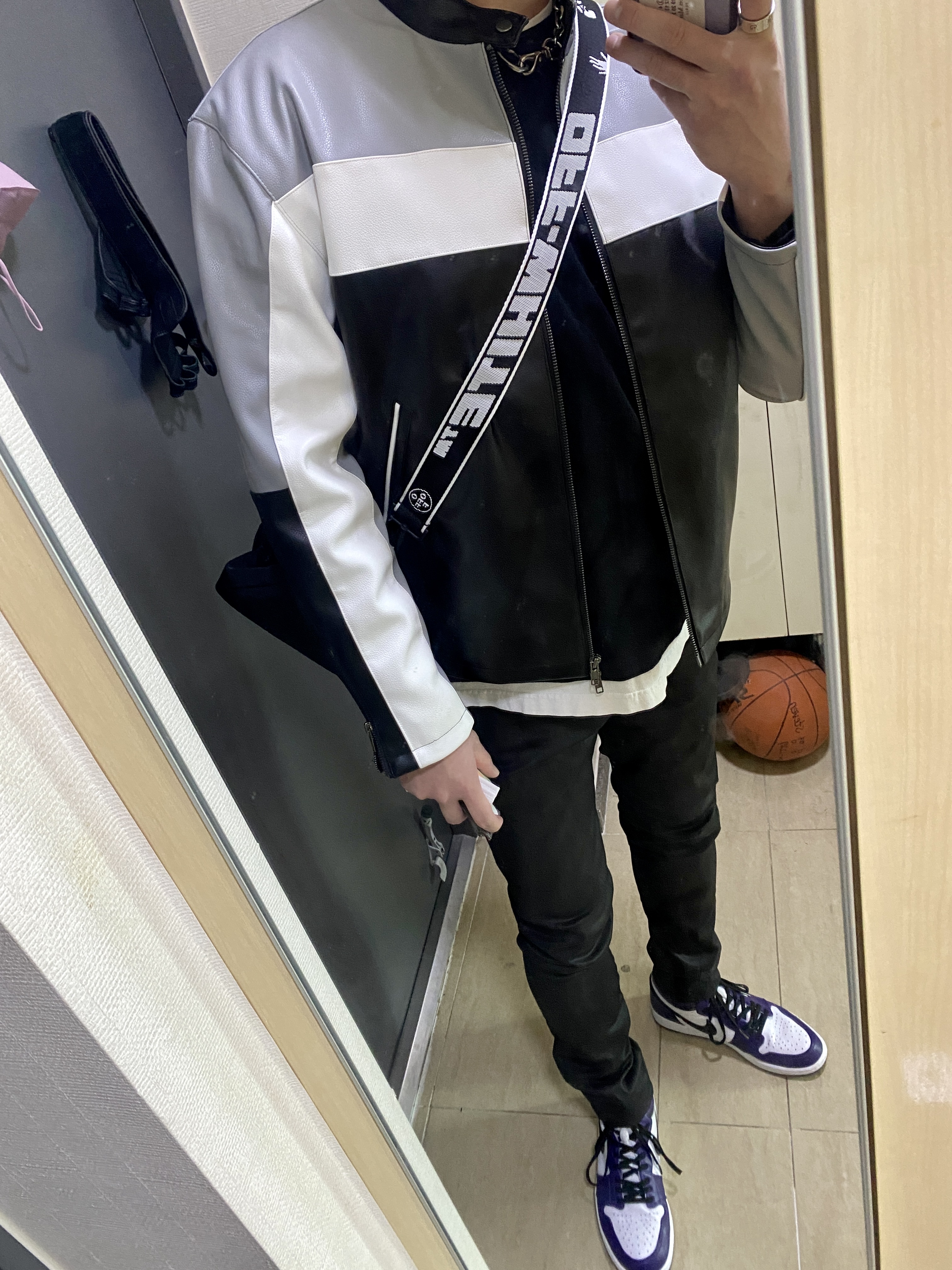 Jordan 1 Retro High OG Court Purple 2020, Our Legacy Ladon Brass Keychain Matte Nickel 착용 스타일