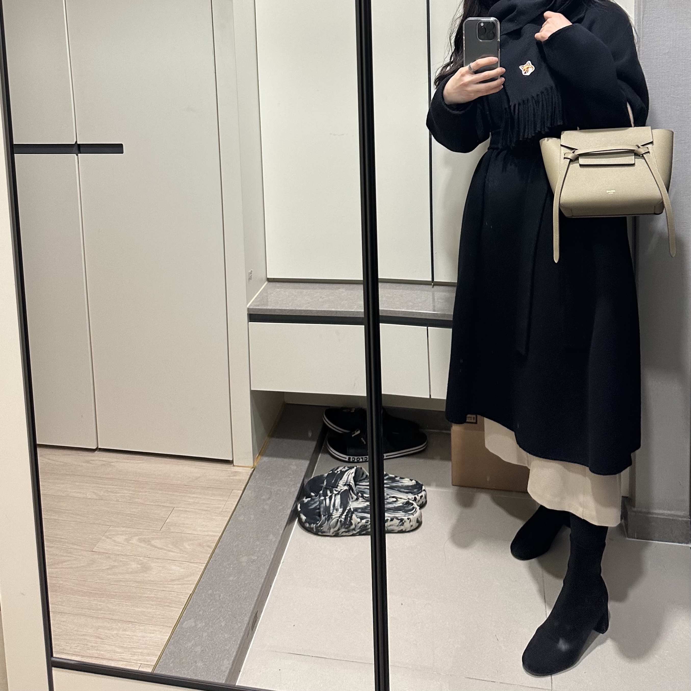 Celine Nano Belt Bag in Grained Calfskin Light Taupe, Maison Kitsune Small Fox Head Wool Muffler Black 착용 스타일