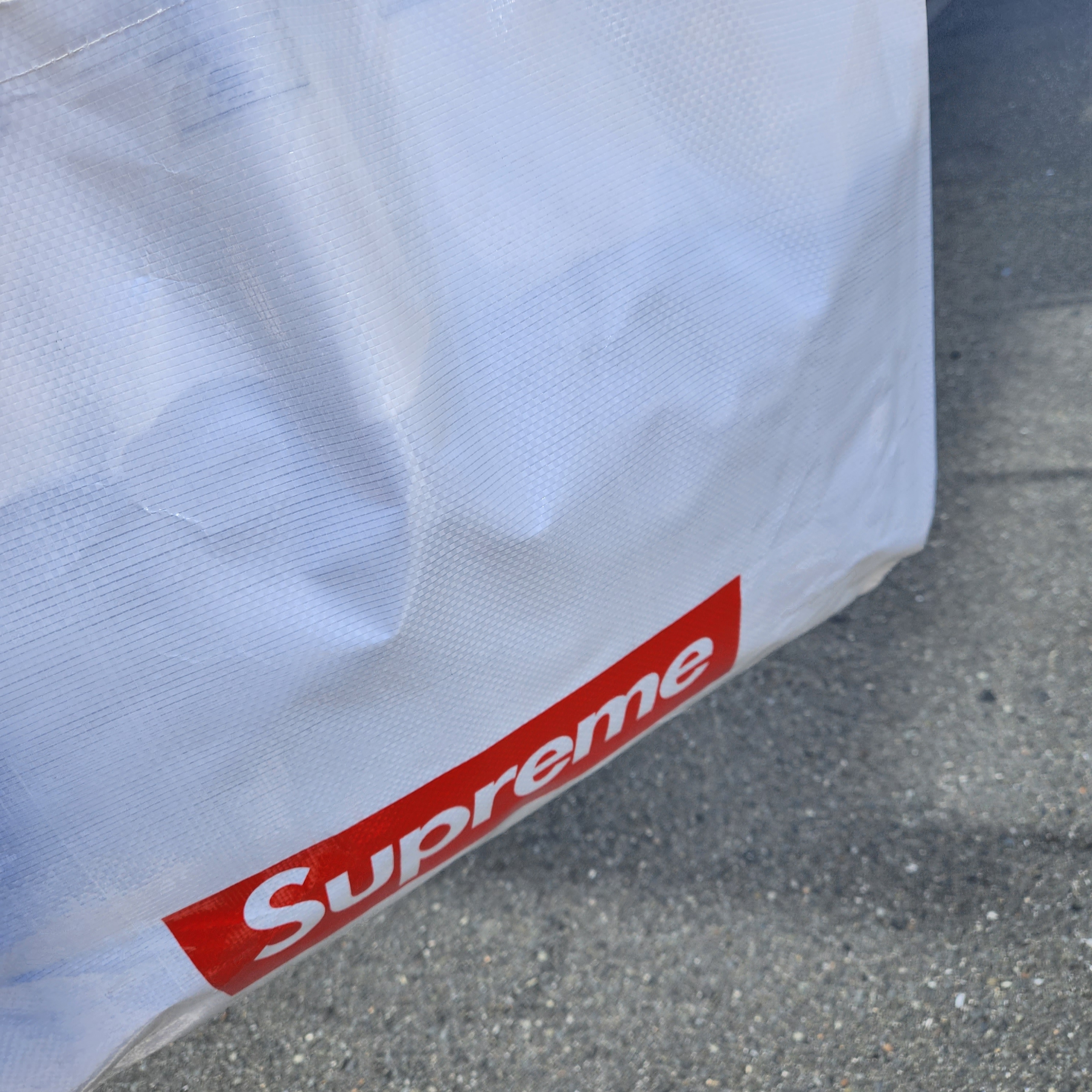 Supreme Reversible Featherweight Down Puffer Jacket Black - 22FW, Nike Dunk Low Retro Black 착용 스타일 - 2