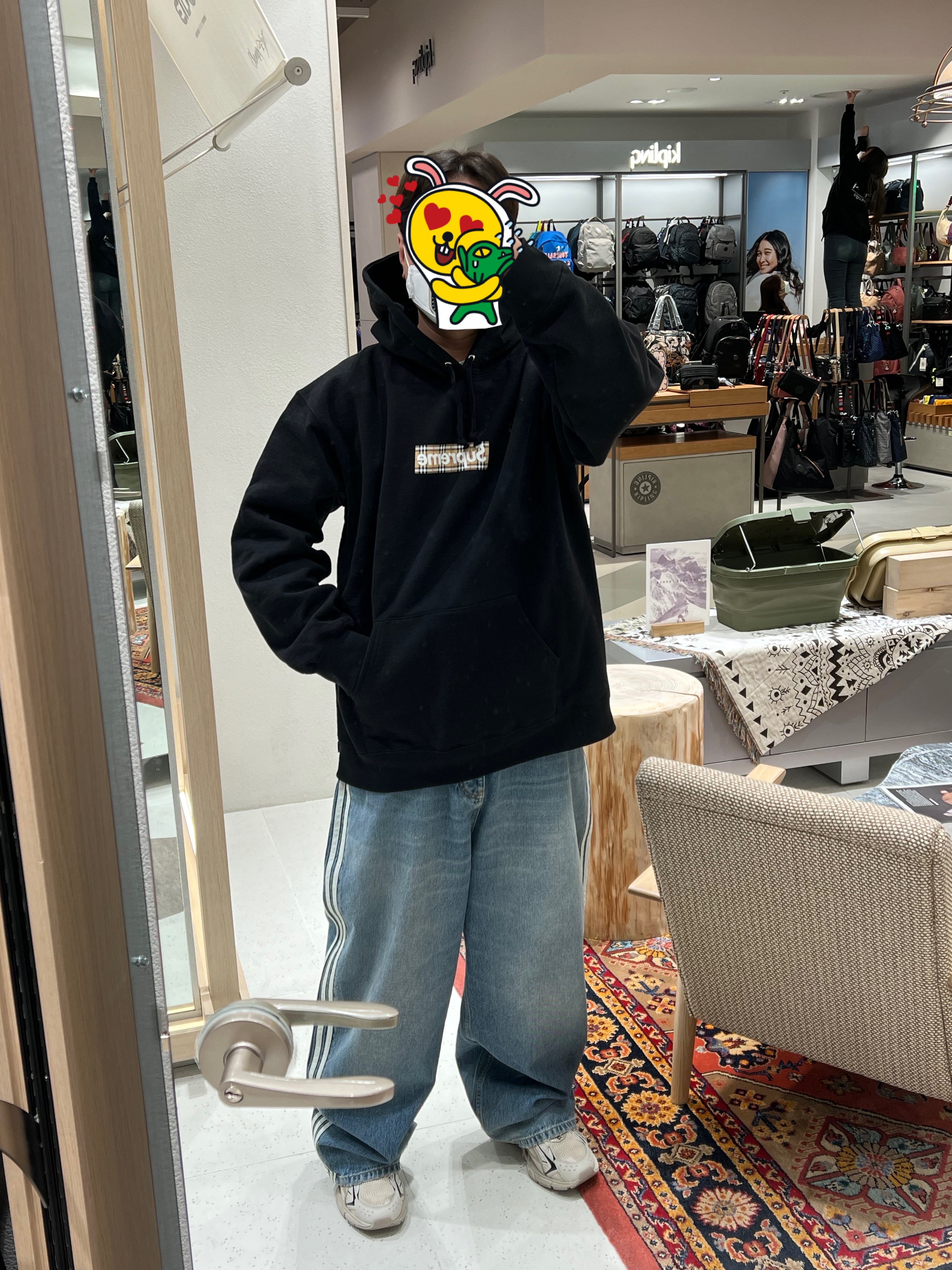 Supreme x Burberry Box Logo Hooded Sweatshirt Black - 22SS, Balenciaga x Adidas Large Baggy Trousers Blue 착용 스타일 - 2
