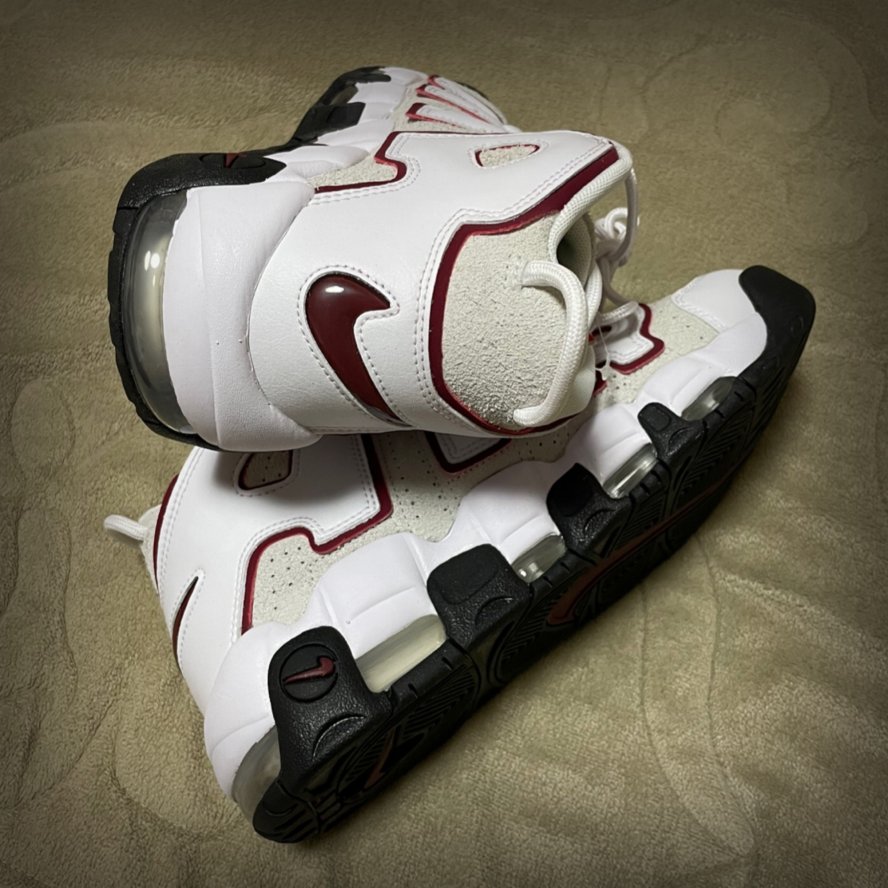 Nike Air More Uptempo 96 White Team Red 착용 스타일 - 3