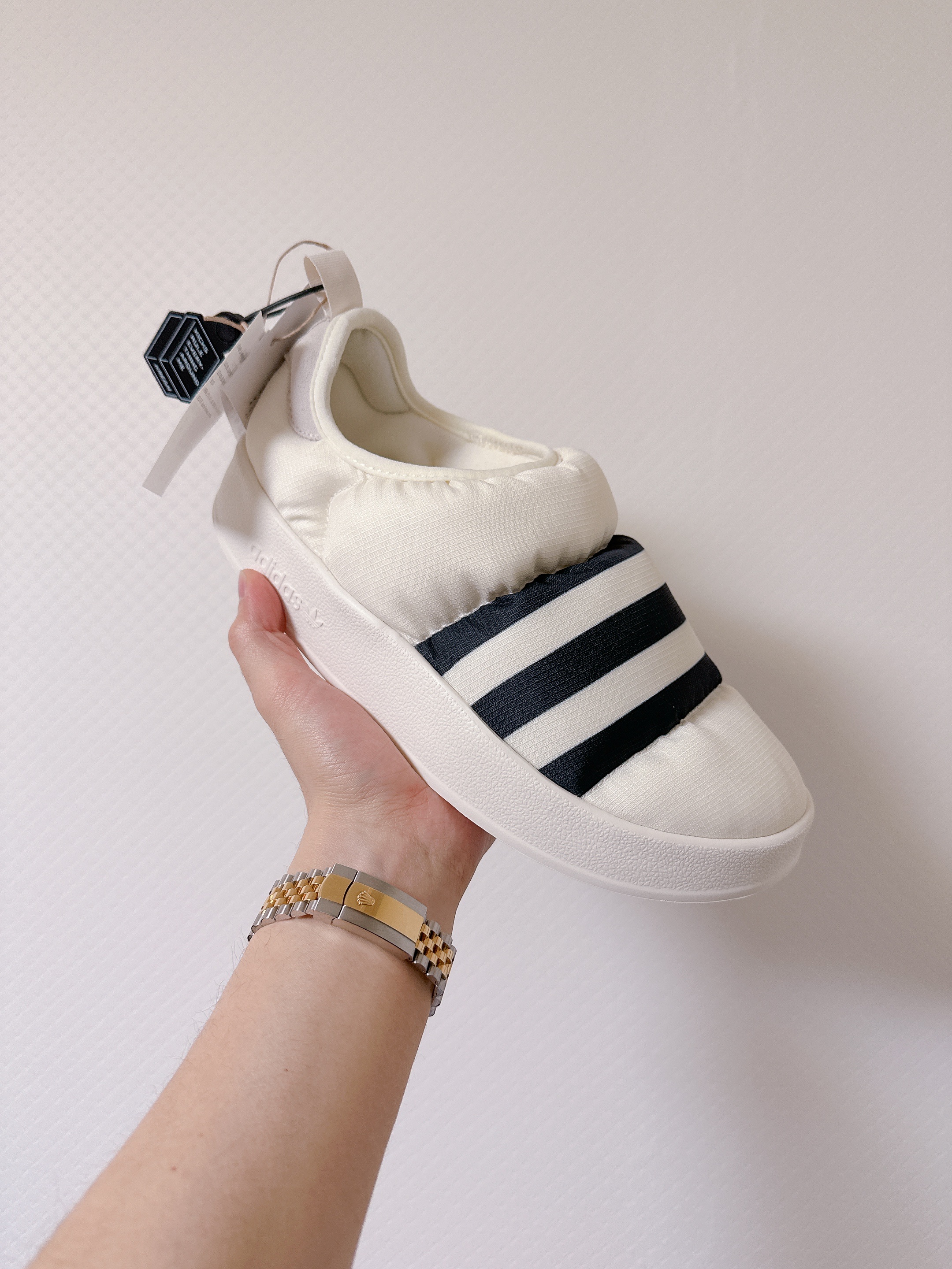Adidas Puffylette Off White 착용 스타일 - 1