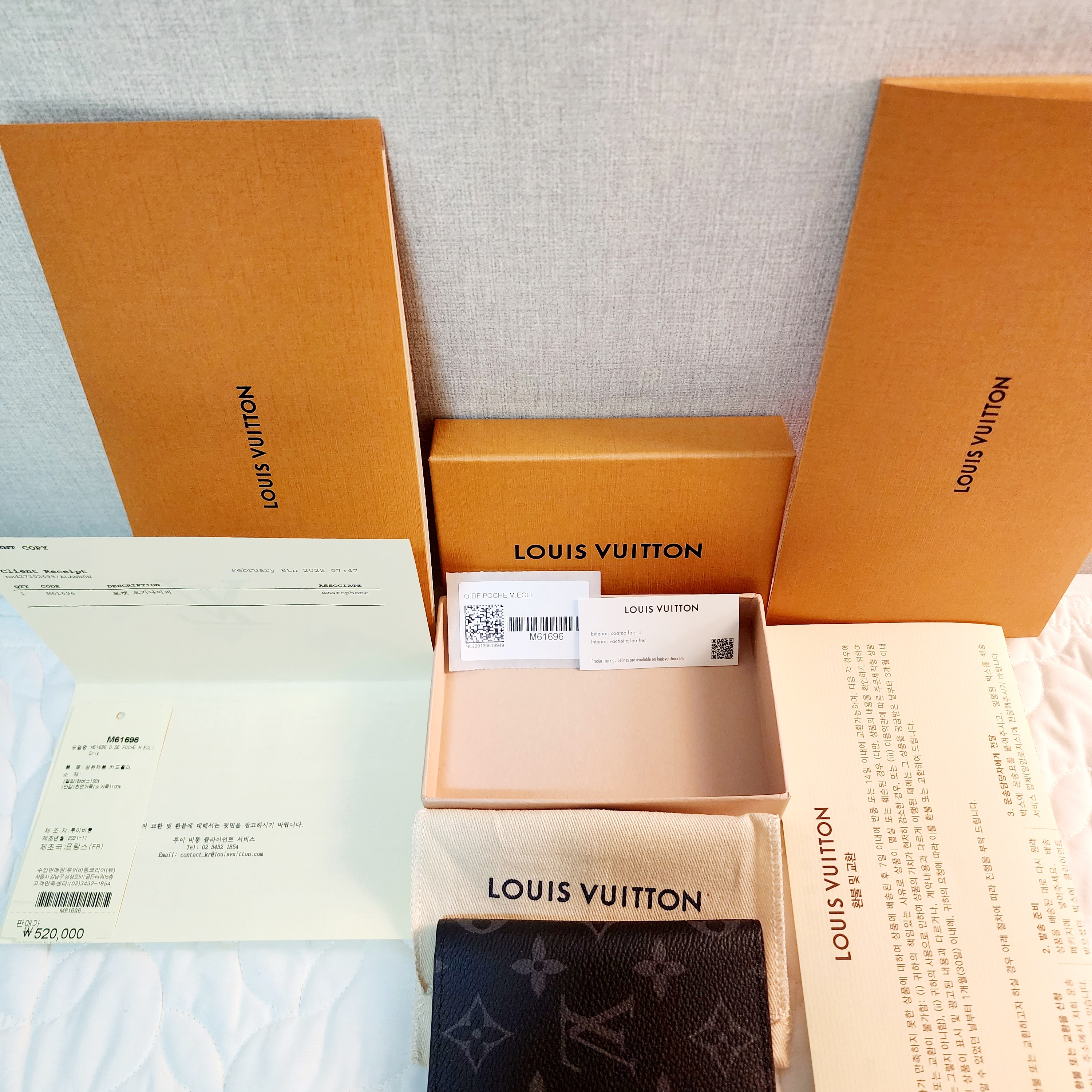 Louis Vuitton Pocket Organizer Monogram Eclipse 착용 스타일 - 3