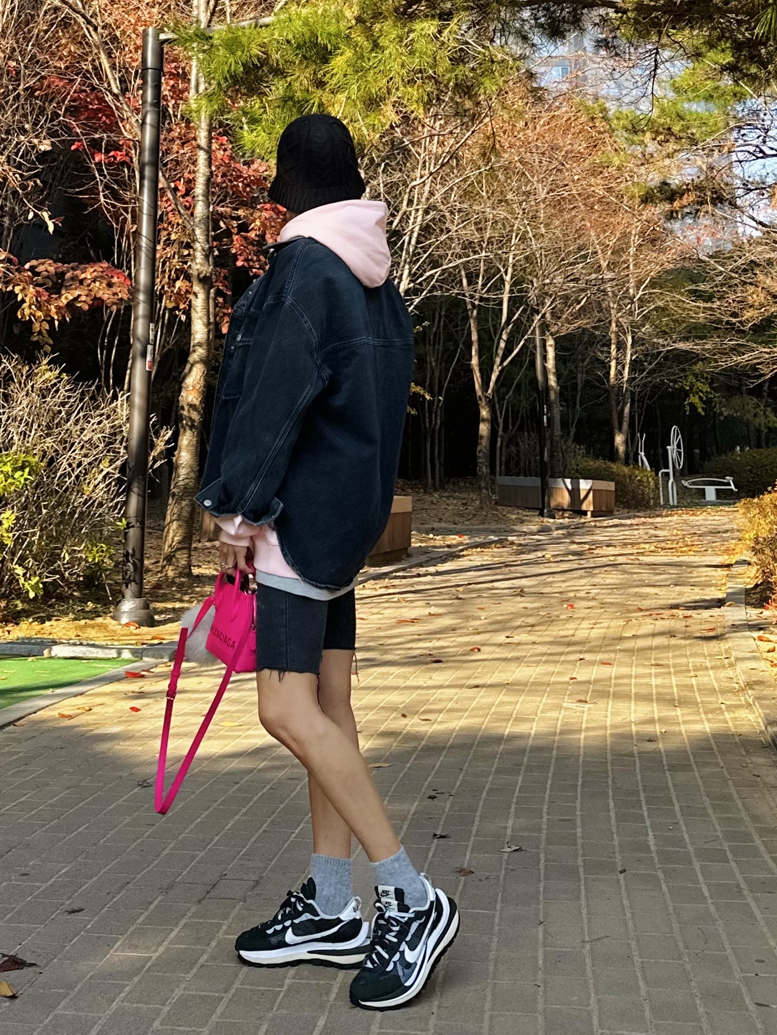 Nike x Sacai VaporWaffle Black White 착용 스타일 - 2