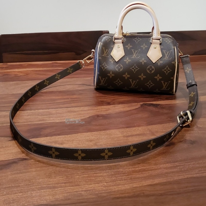 Louis Vuitton Adjustable Shoulder Strap 16MM Monogram 착용 스타일