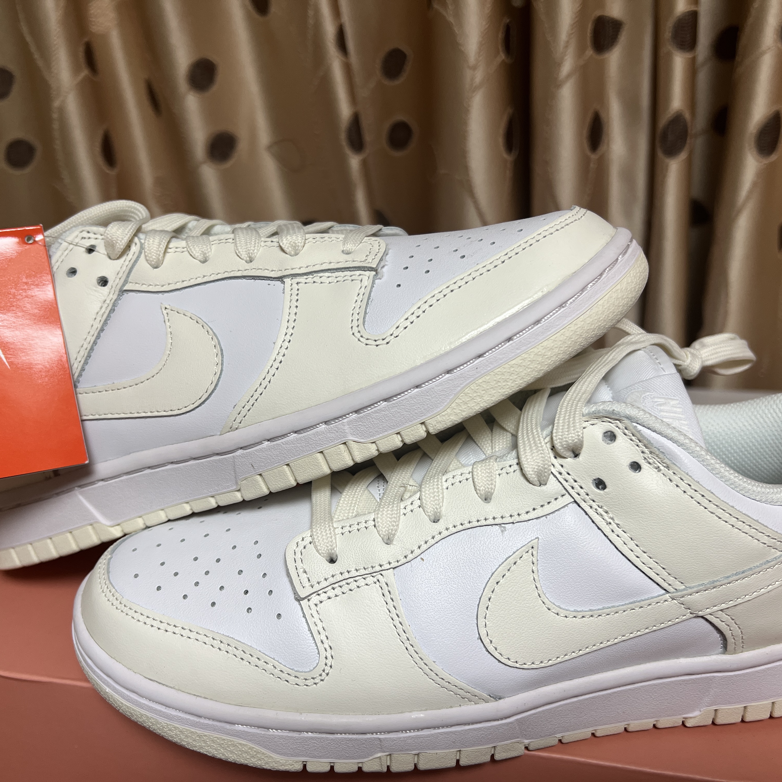 (W) Nike Dunk Low White and Sail 착용 스타일