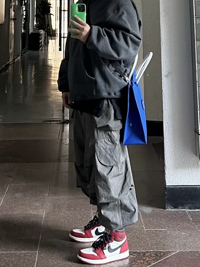 Jordan 1 Retro High OG Chicago 2022, Supreme Box Logo Hooded Sweatshirt Charcoal - 21FW 착용 스타일
