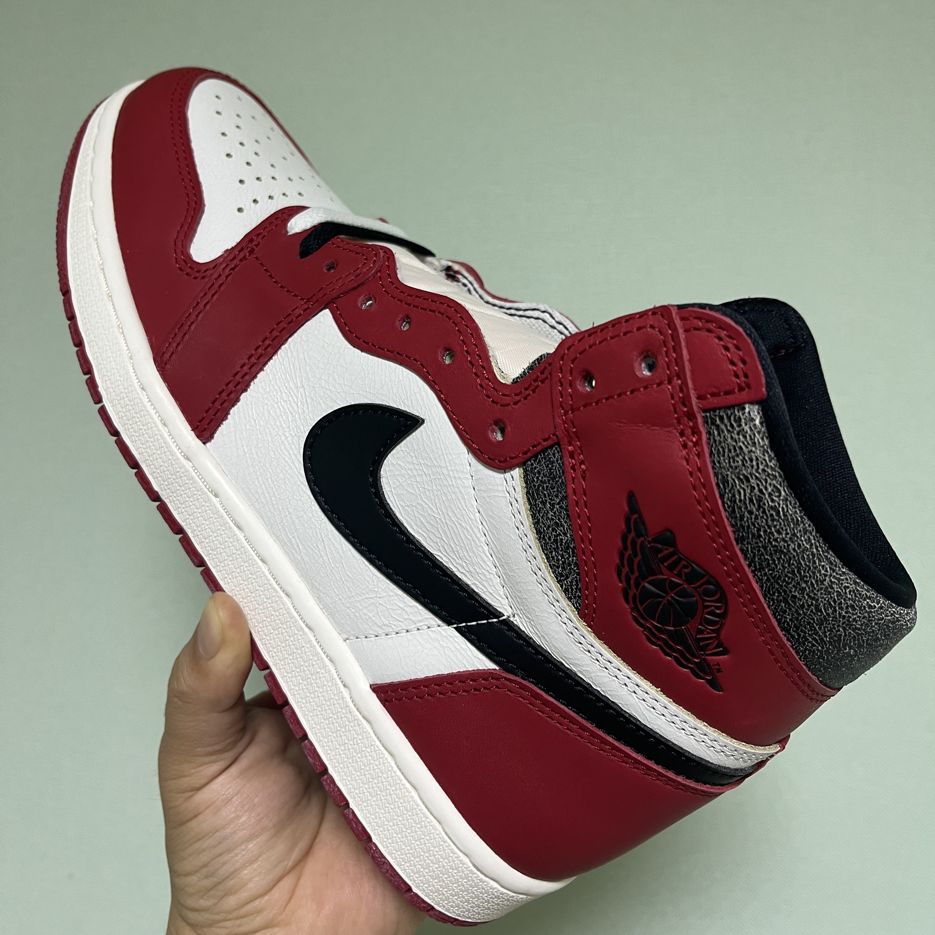 Jordan 1 Retro High OG Chicago 2022, (GS) Jordan 1 Retro High OG Chicago 2022 착용 스타일 - 2