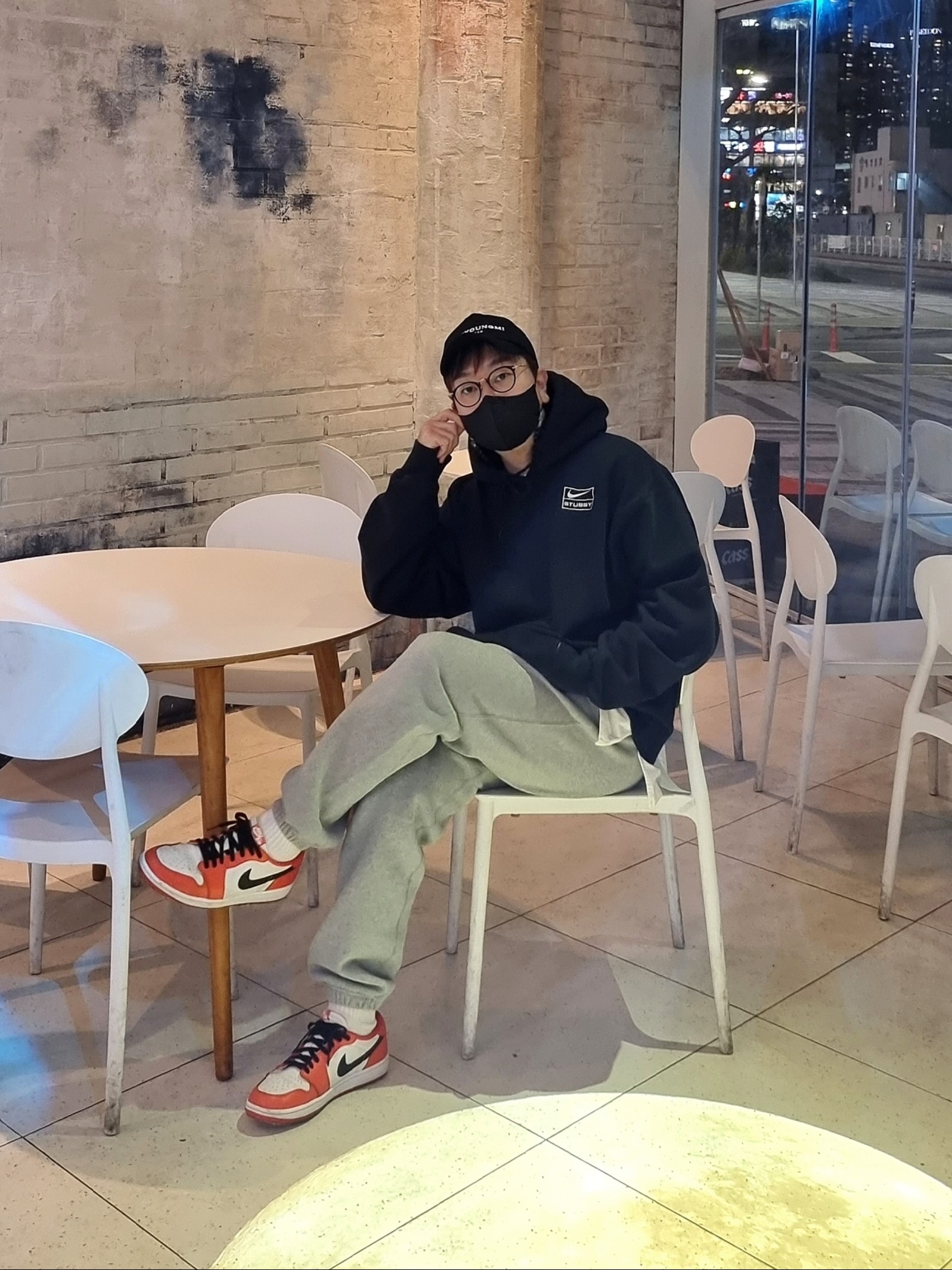 Nike x Stussy NRG RA Washed Pullover Hoodie Black (DN4028-010), Jordan 1 Low OG Starfish 착용 스타일 - 1