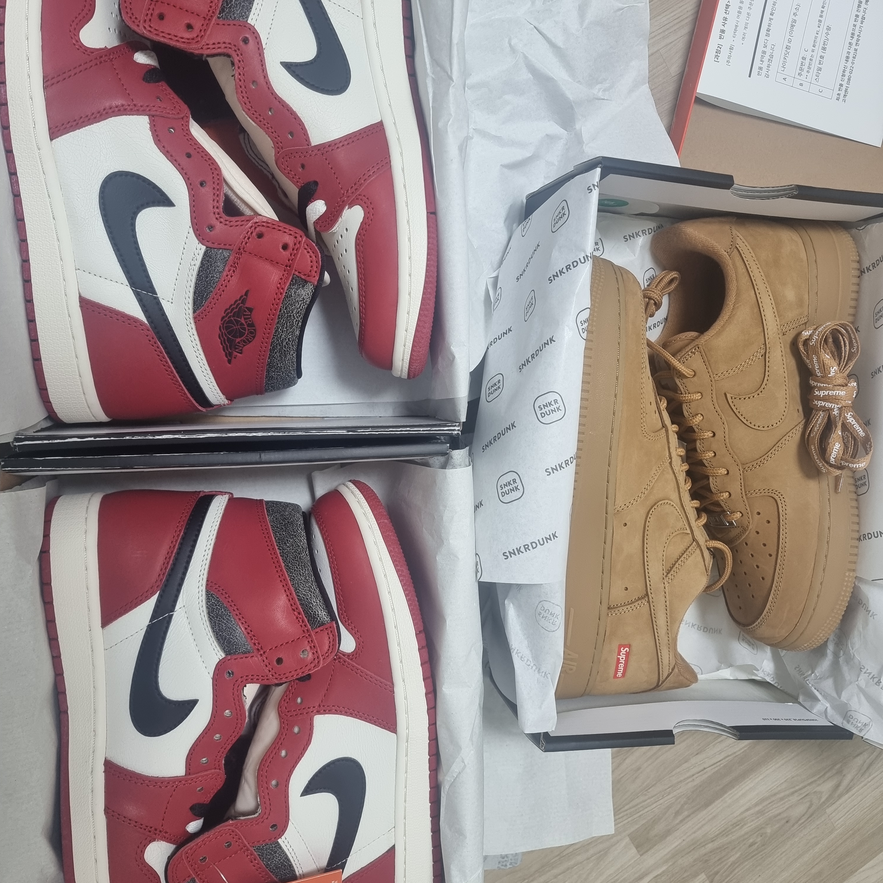Nike x Supreme Air Force 1 Low Flax, Jordan 1 Retro High OG Chicago 2022 착용 스타일 - 1