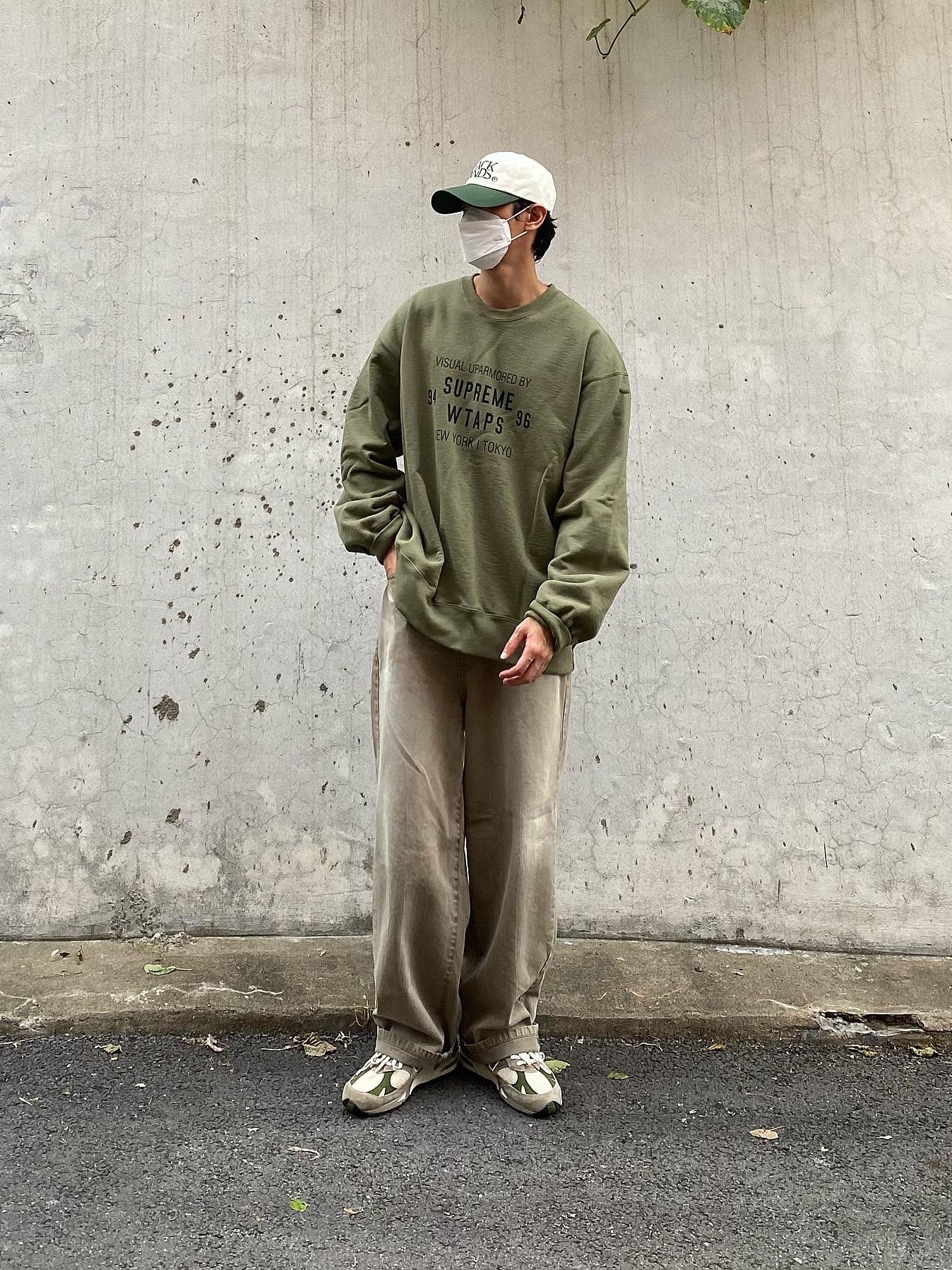 Supreme x WTAPS Crewneck Light Olive - 21FW, New Balance x Aime Leon Dore 991 Made in UK Grey 착용 스타일 - 2
