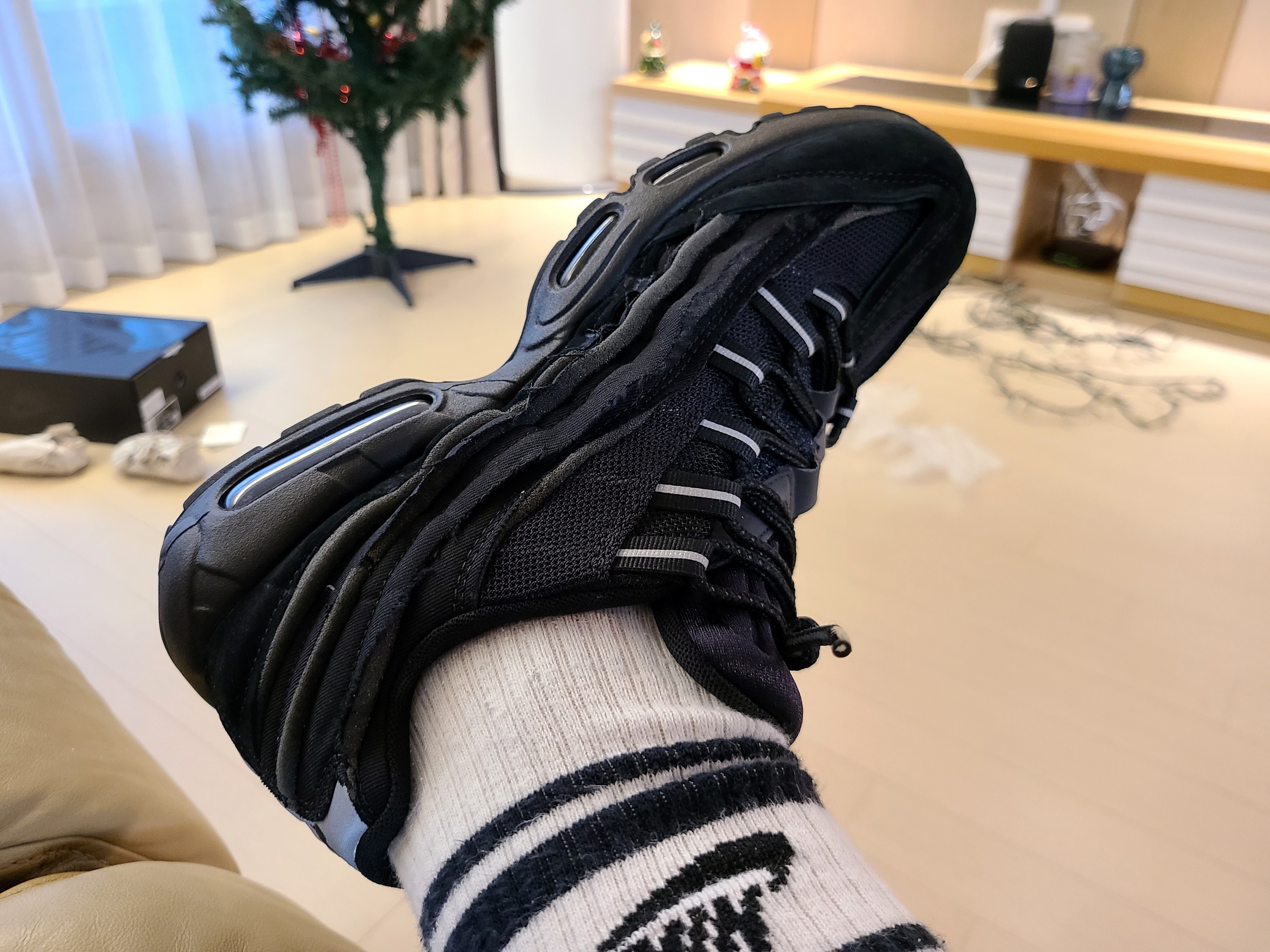 Nike x Comme des Garcons Homme Plus Air Max 95 Black 착용 스타일 - 1