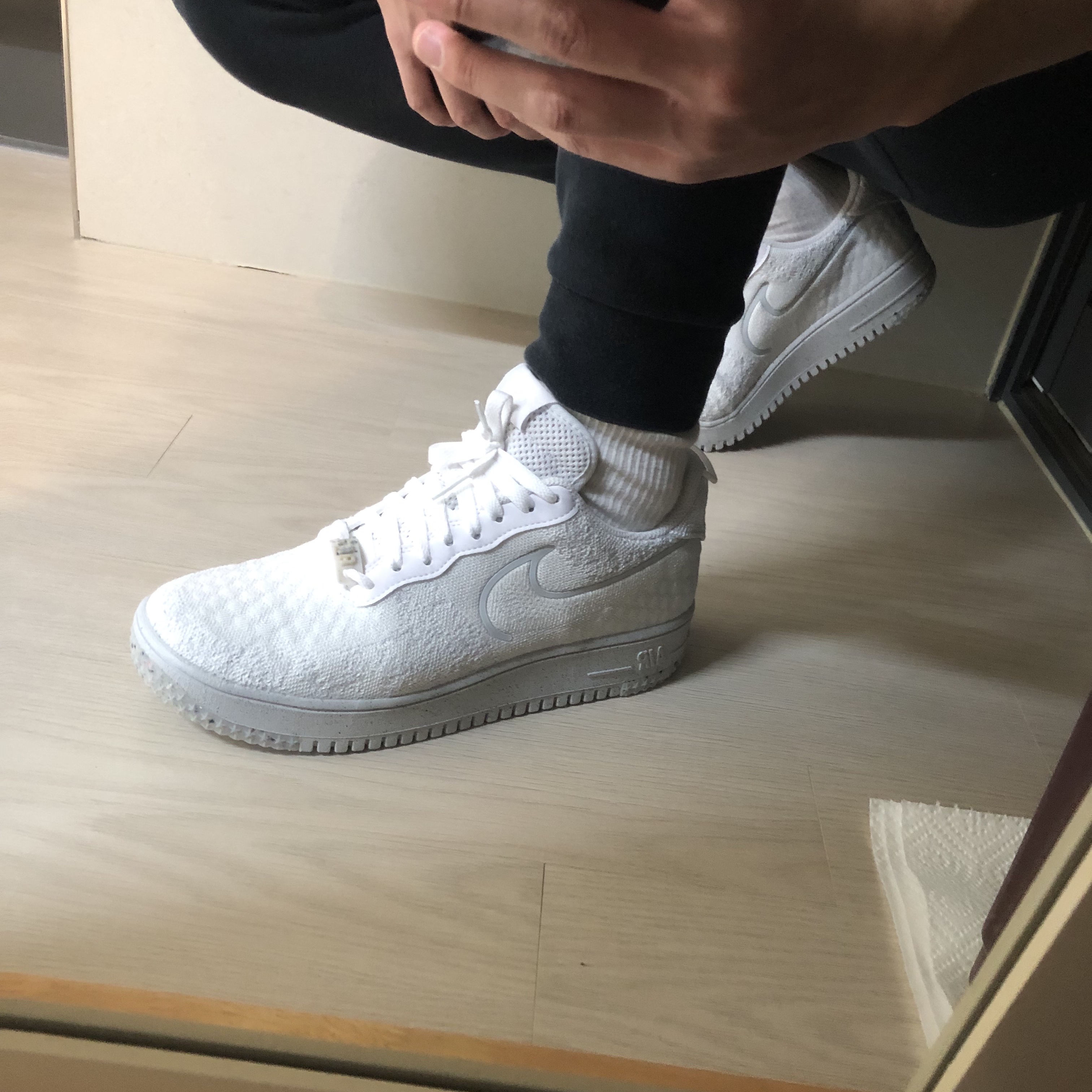 Nike Air Force 1 Crater Flyknit Next Nature Triple White 착용 스타일 - 1