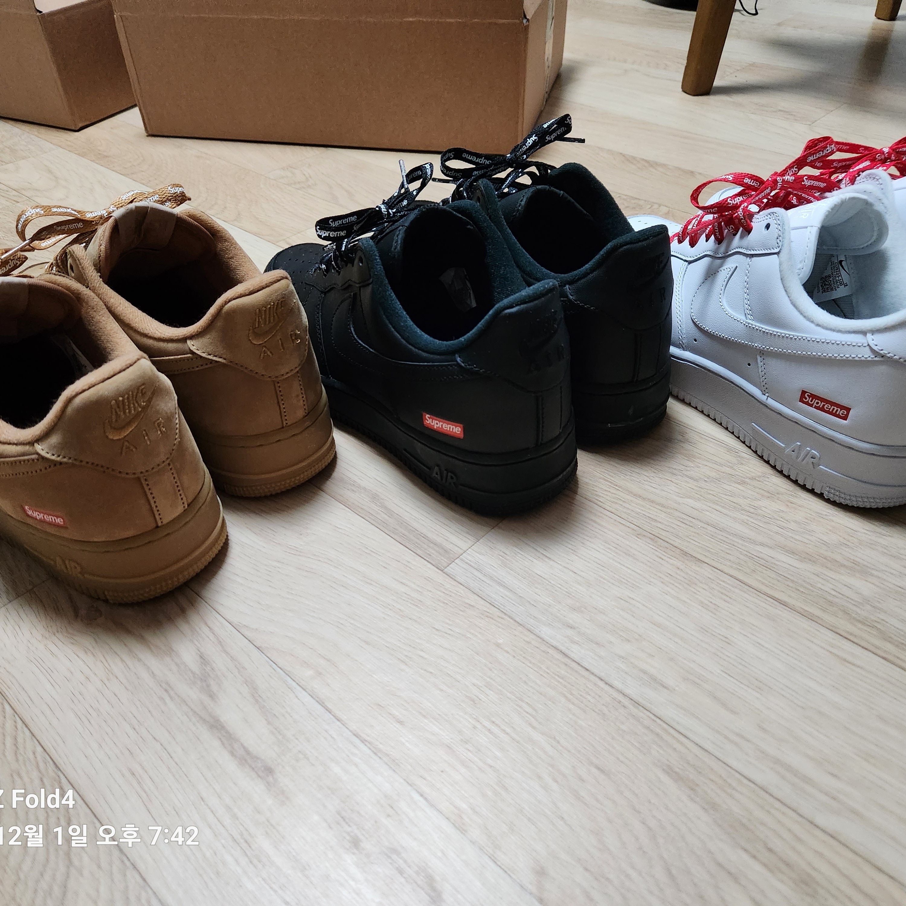 Nike x Supreme Air Force 1 Low Flax, Nike x Supreme Air Force 1 Low White 착용 스타일 - 2