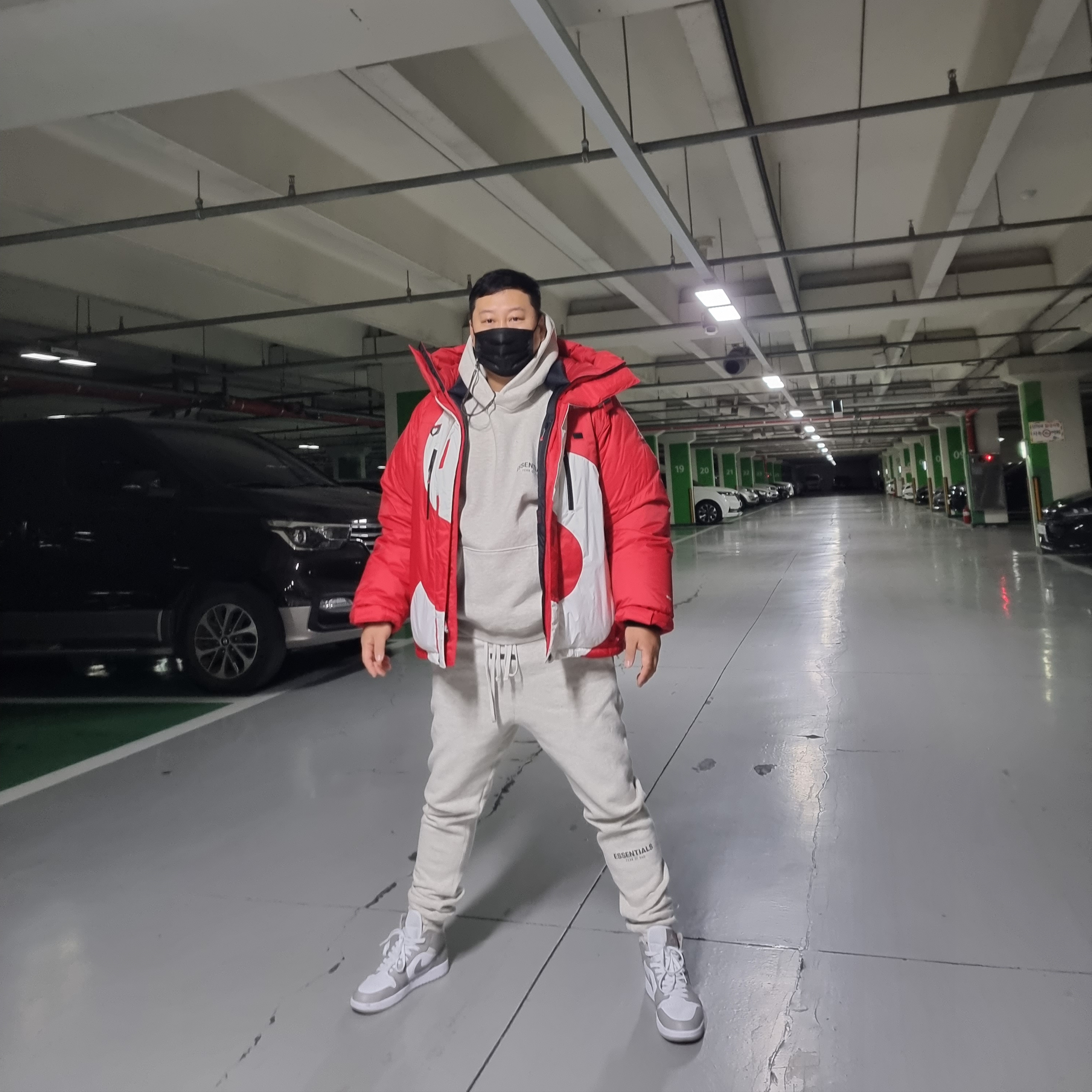 Jordan 1 Mid College Grey, Essentials The Core Collection Hoodie Light Oatmeal 착용 스타일 - 1