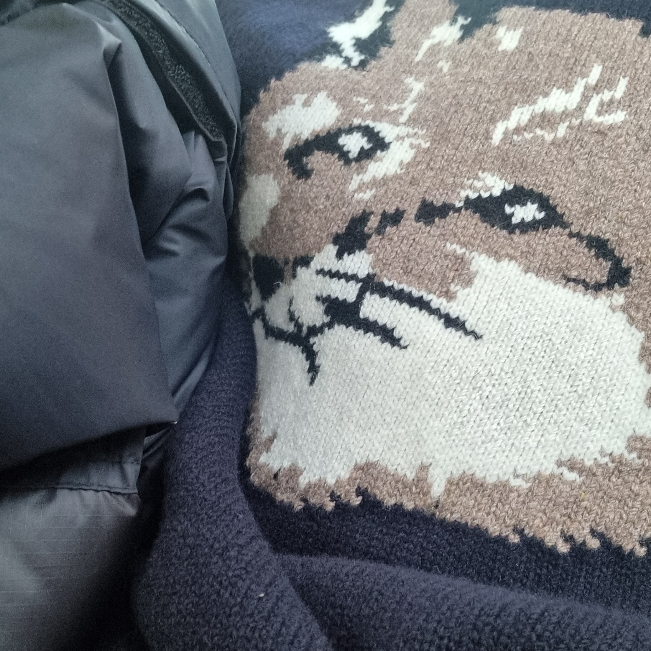 Maison Kitsune Big Fox Head Pullover Knit Navy 착용 스타일