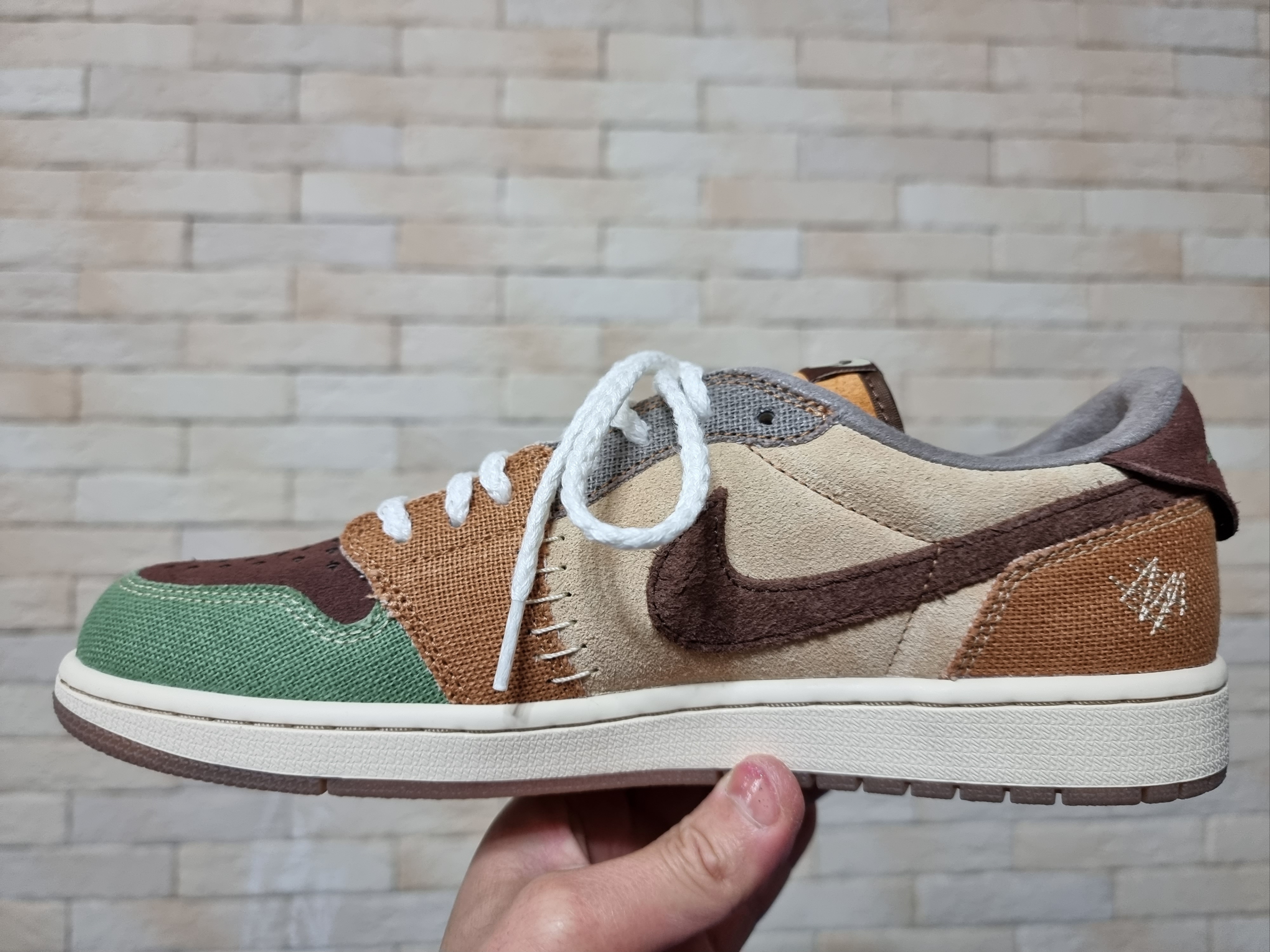 Jordan 1 x Zion Williamson Retro Low OG Flax and Oil Green 착용 스타일 - 3