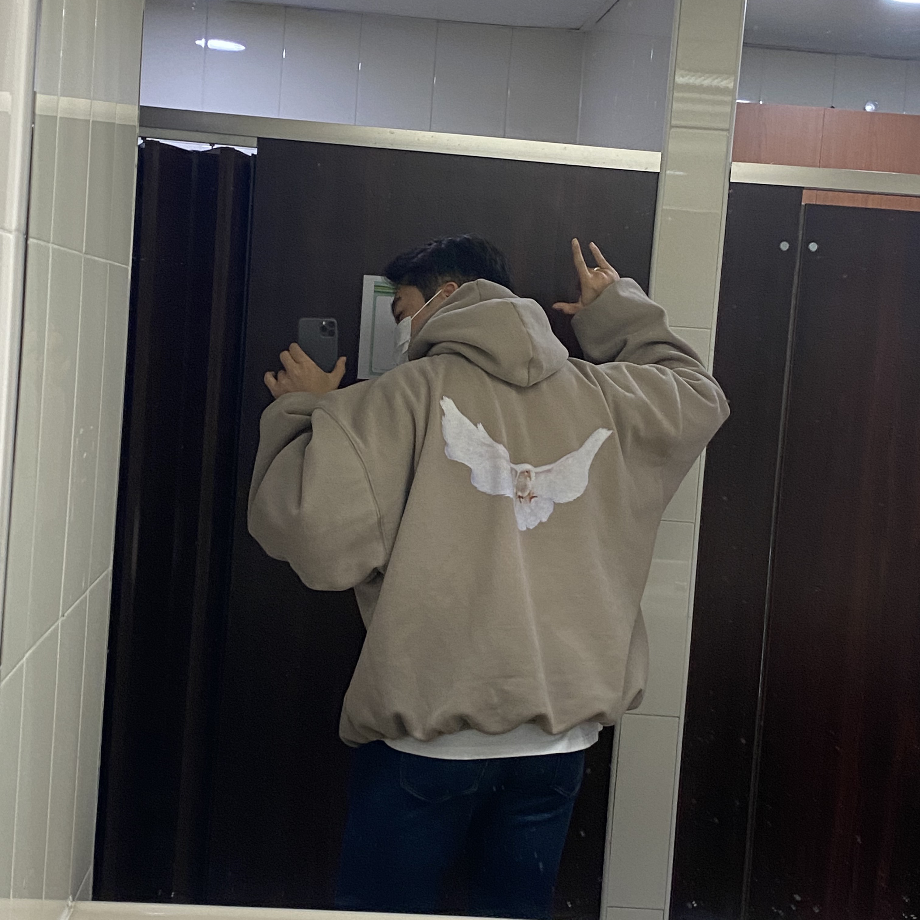 Yeezy Gap Engineered By Balenciaga Dove Hoodie Beige 착용 스타일 - 1