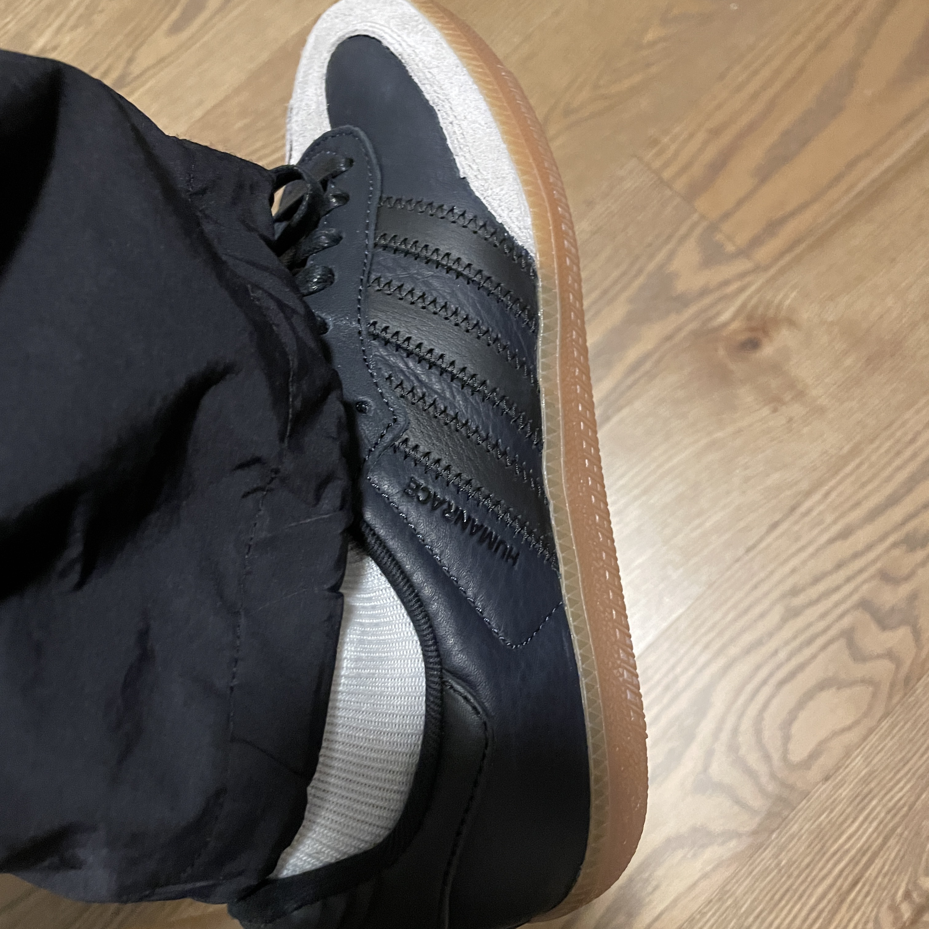 Adidas x Pharrell Williams Humanrace Samba Night Grey Core Black 착용 스타일 - 3