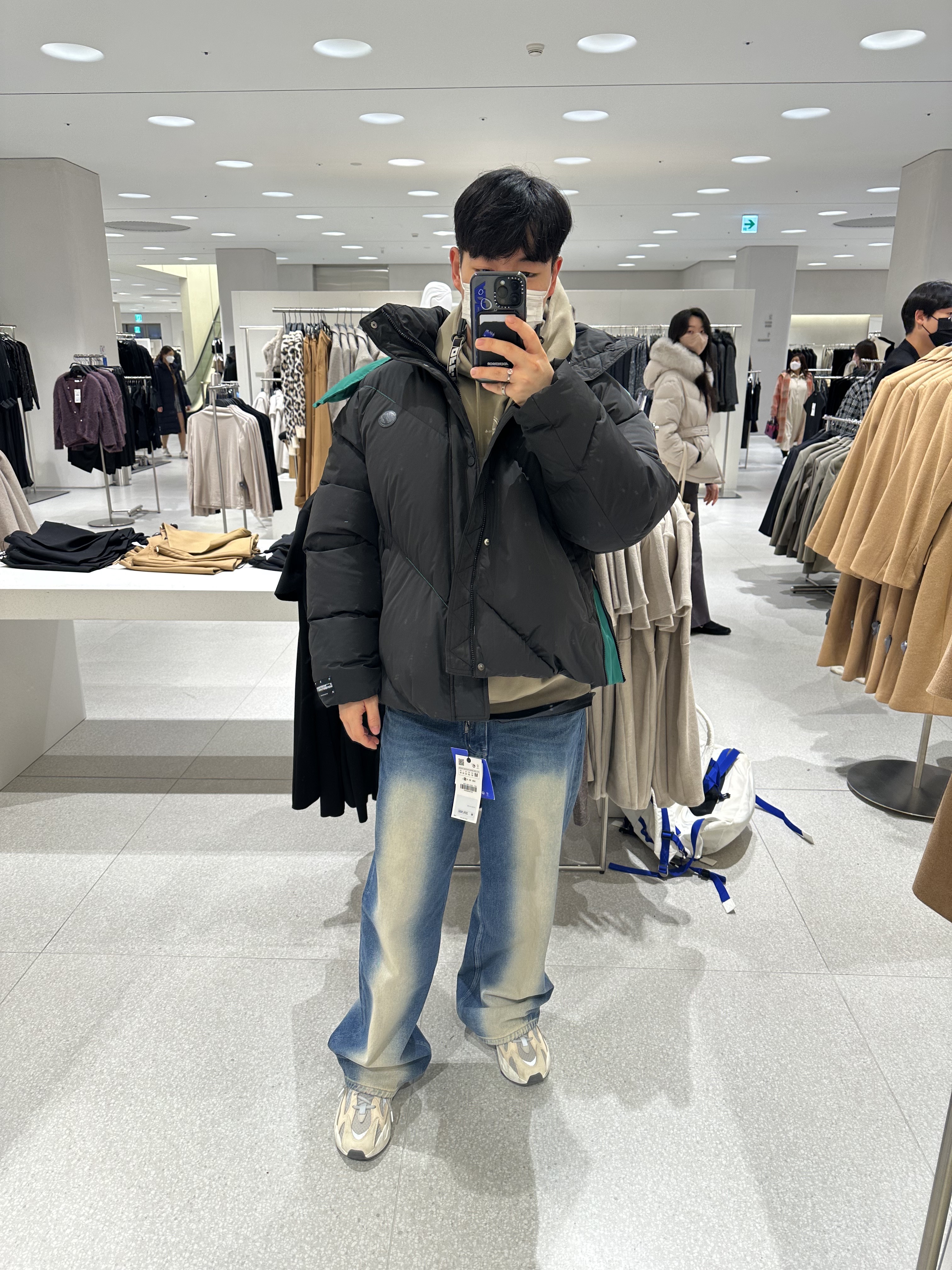 Zara x Ader Error Oversize Puffer Jacket Black, Adidas Yeezy Boost 700 V2 Cream 착용 스타일