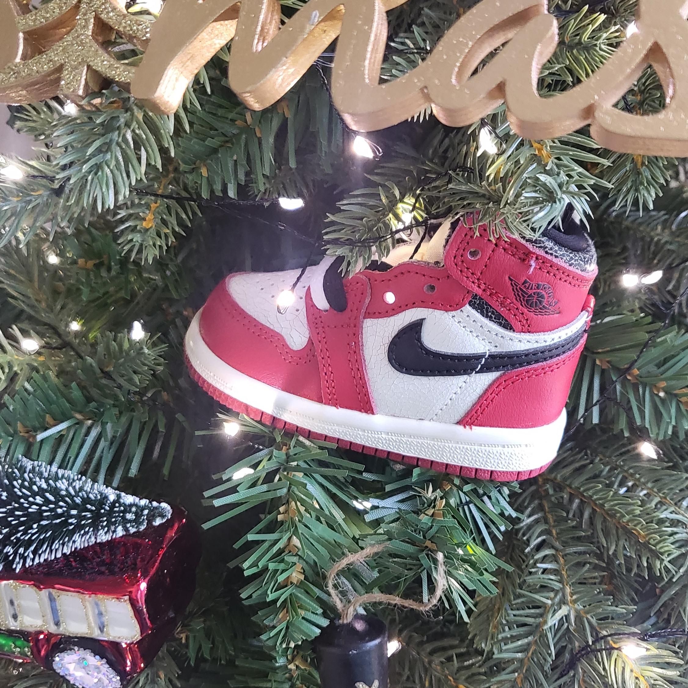 (TD) Jordan 1 Retro High OG Chicago 2022, Playmobil Santa XXL 착용 스타일 - 3