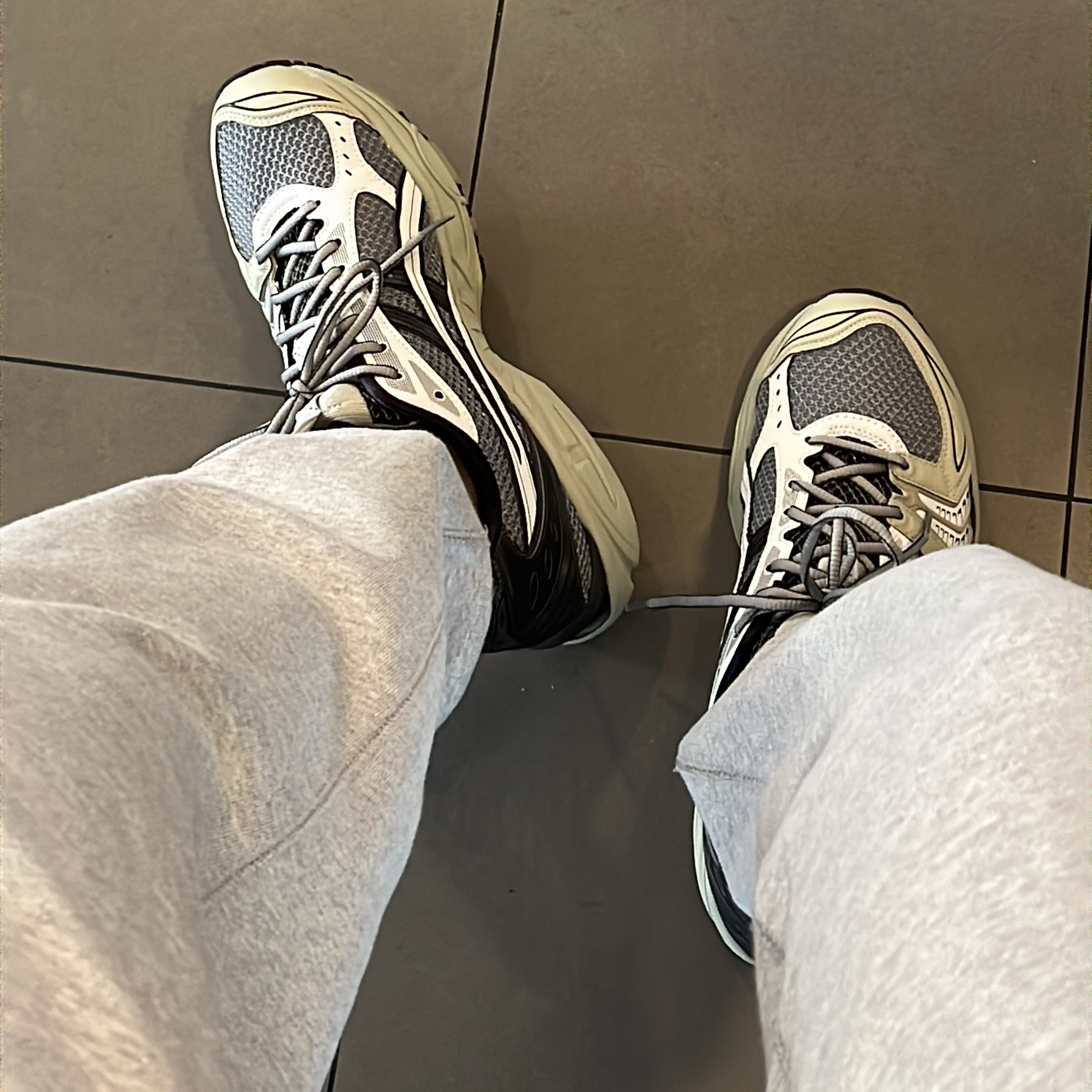 Asics UB1-S Gel-Kayano 14 Piedmont Grey 착용 스타일 - 1