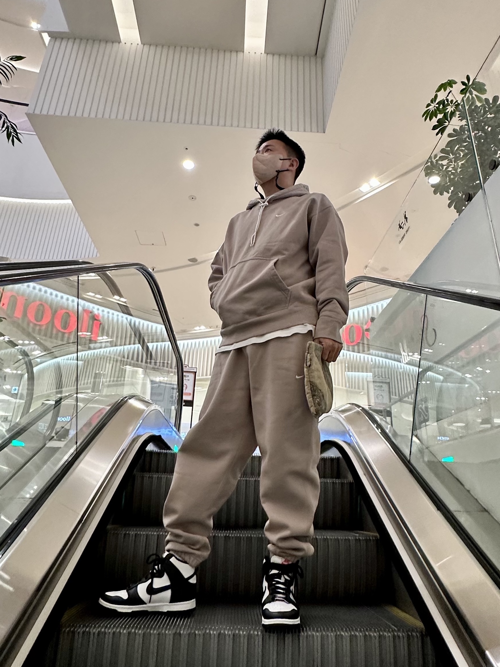 Nike NRG Solo Swoosh Fleece Hoodie Malt - US/EU, Nike NRG Solo Swoosh Fleece Pants Malt - Asia 착용 스타일