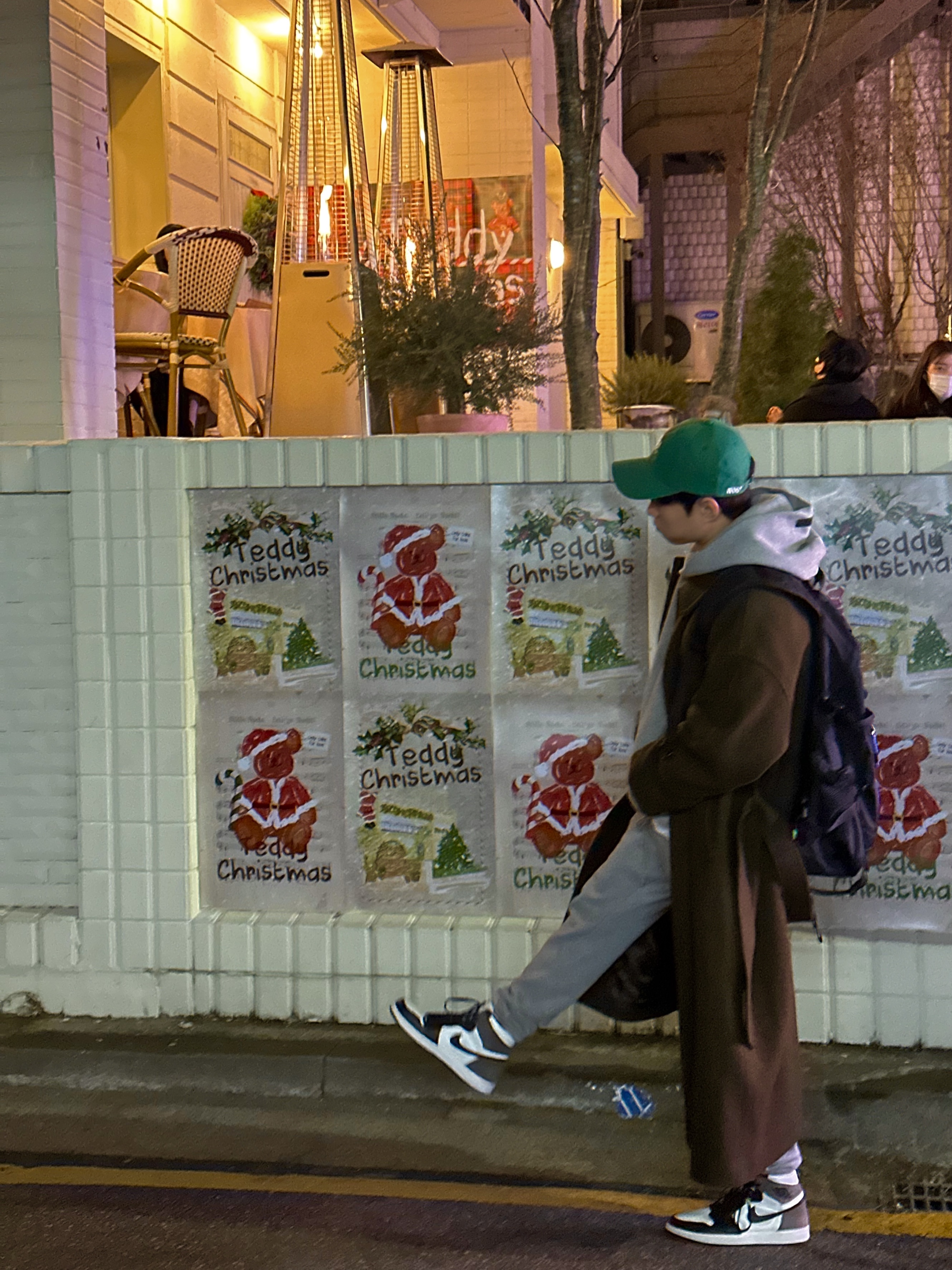 NOS7 Signature Symbol Ball Cap Green, Essentials The Core Collection Hoodie Dark Oatmeal 착용 스타일 - 2