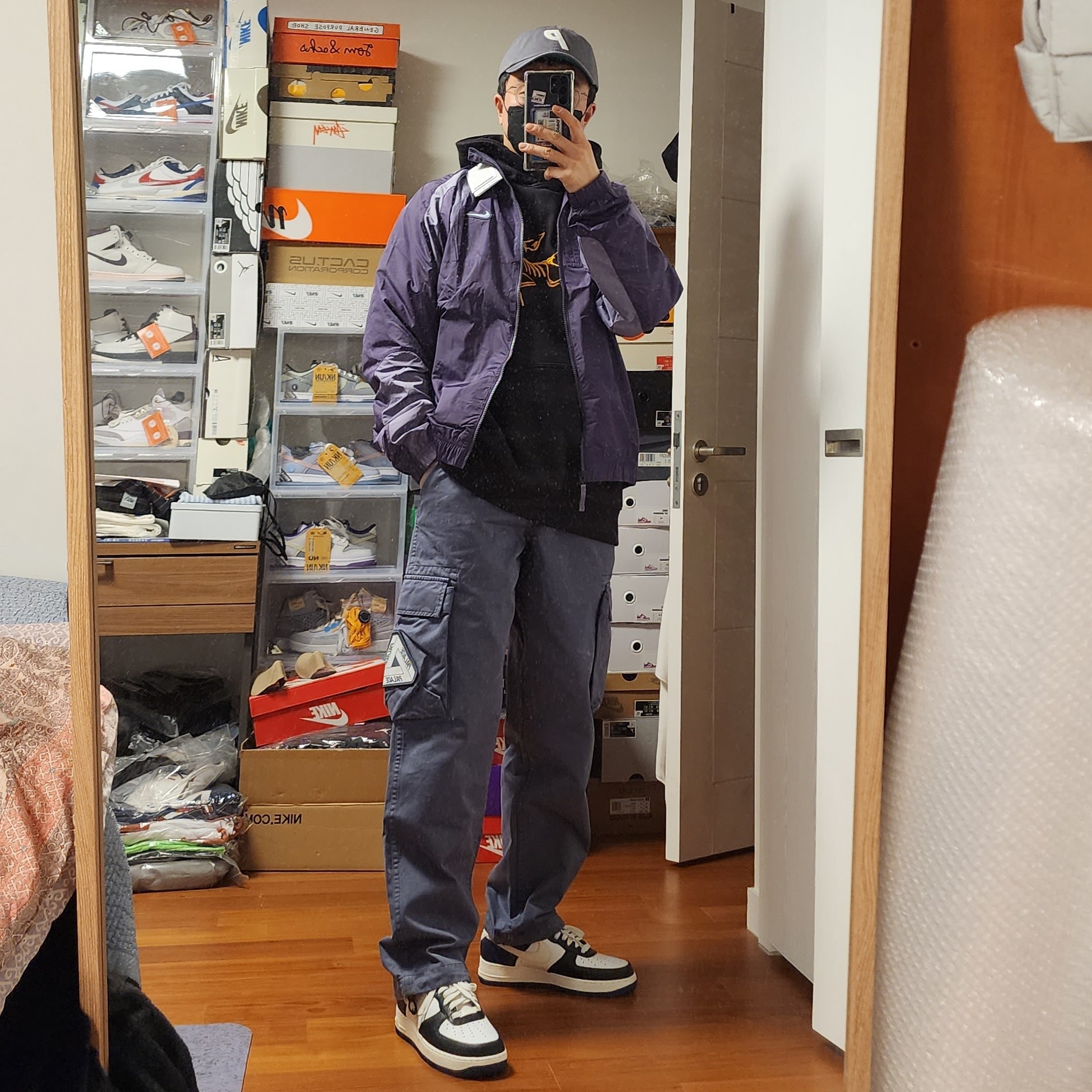Palace P 6-Panel Grey - 22FW, Palace Garment Dyed Cargo Trousers Grey - 22FW 착용 스타일 - 1