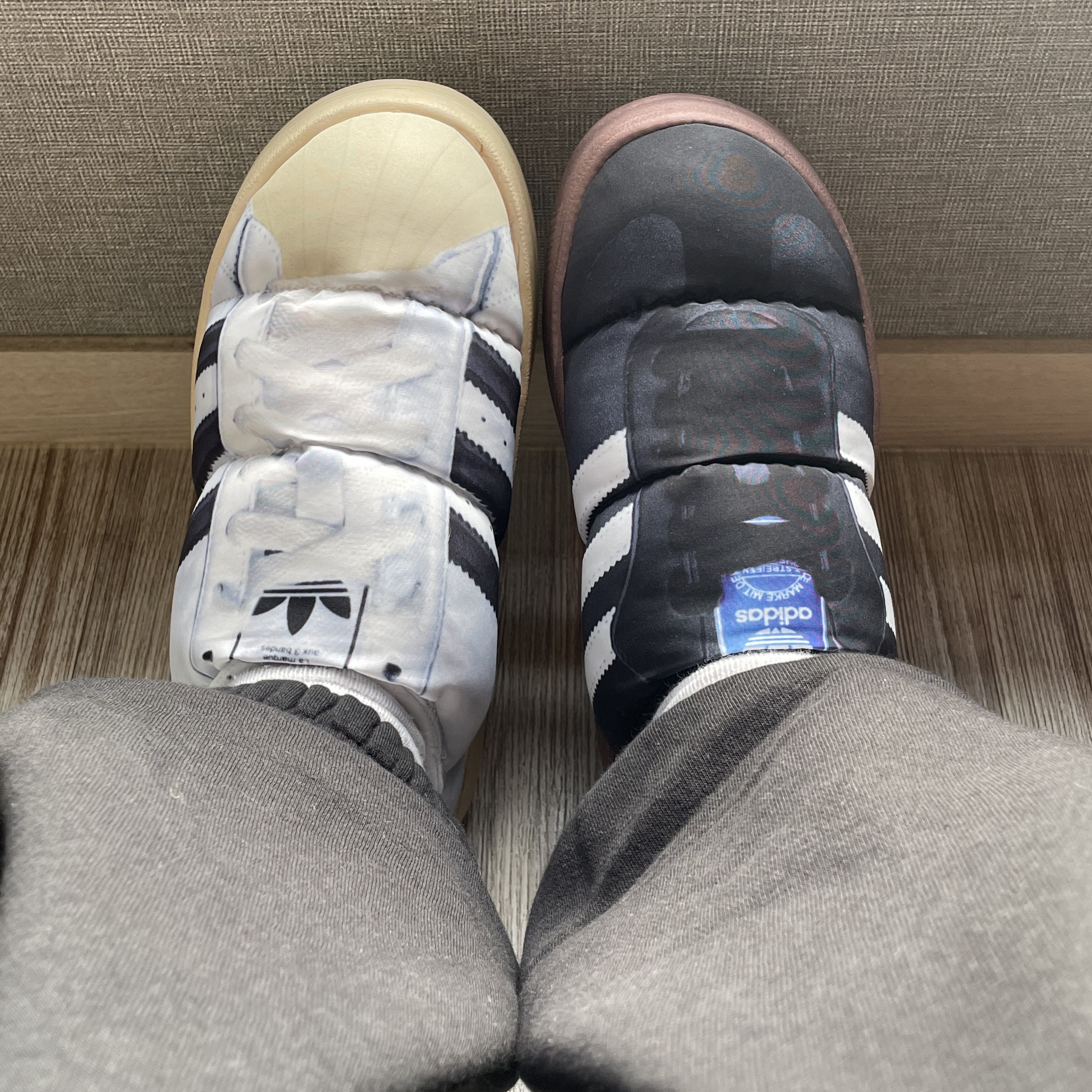 Adidas Puffylette Superstar Cloud White, Adidas Puffylette Samba Core Black 착용 스타일 - 2