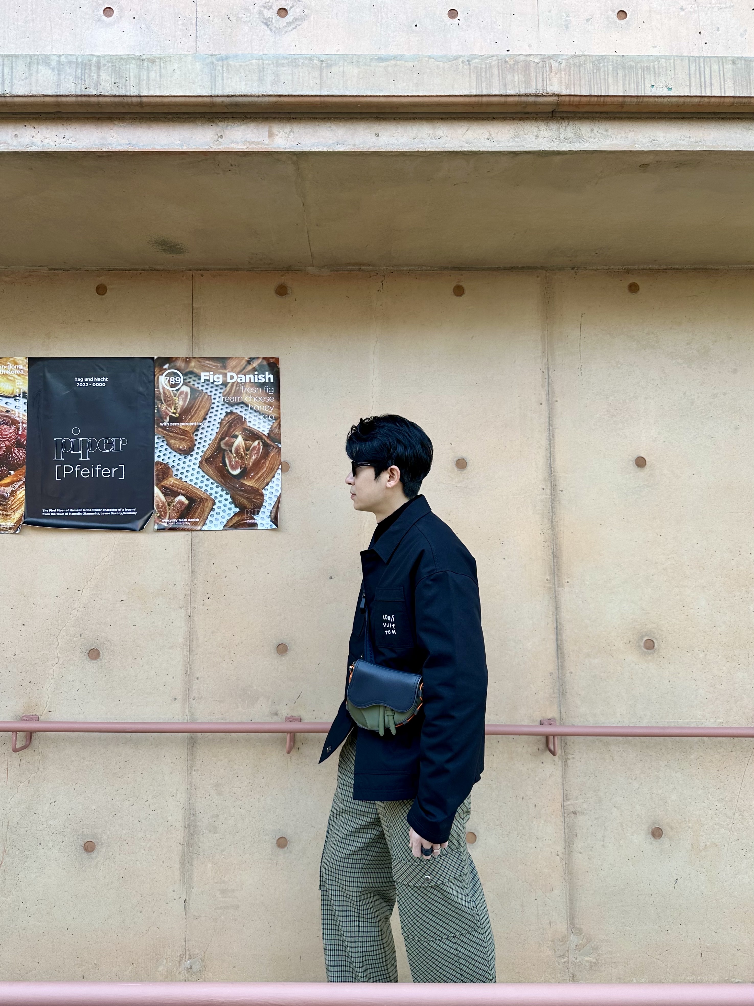 Louis Vuitton LV Spread Technical Overshirt Black, Dior x Sacai Mini Saddle Bag Olive 착용 스타일 - 5
