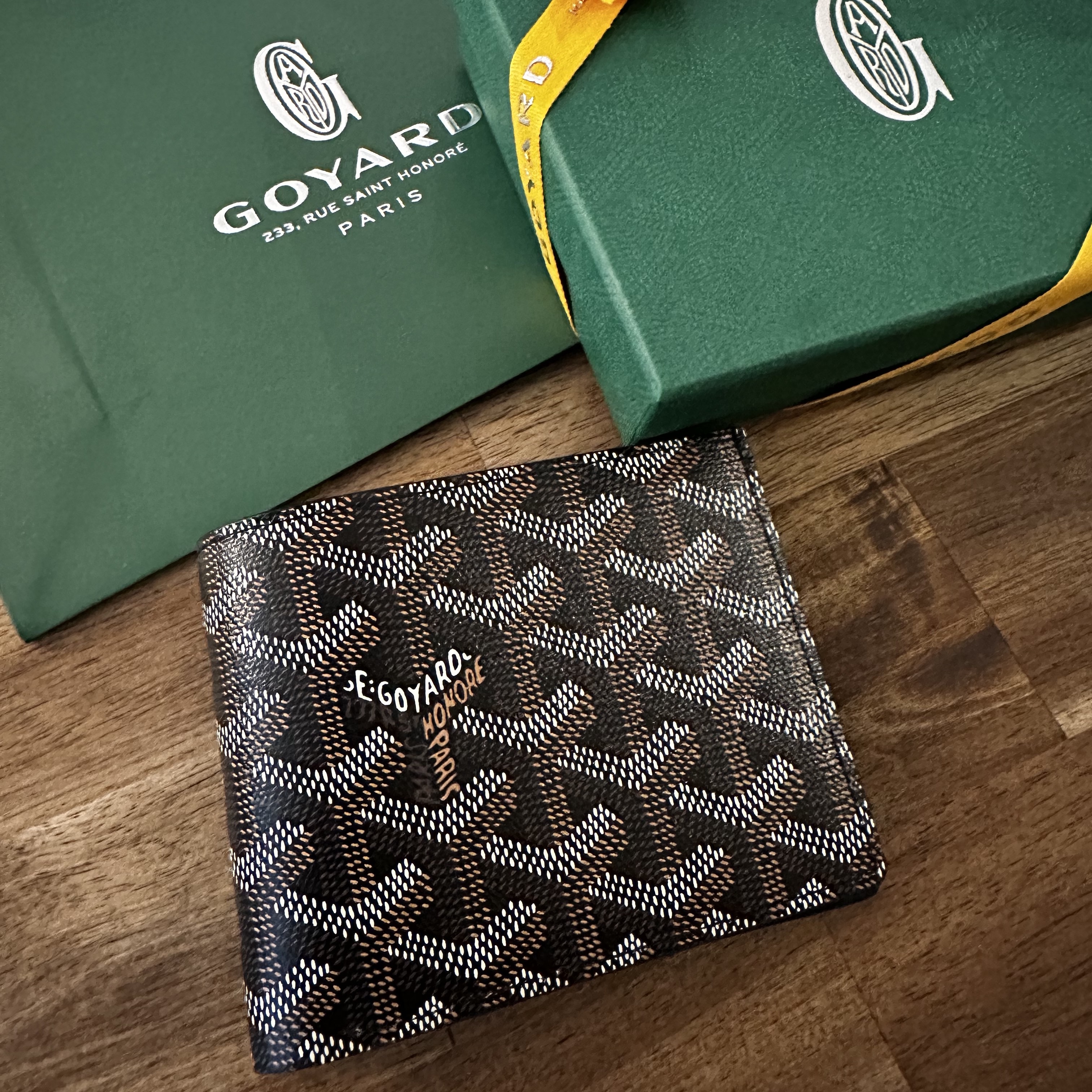 Goyard Victoire Wallet Black 착용 스타일