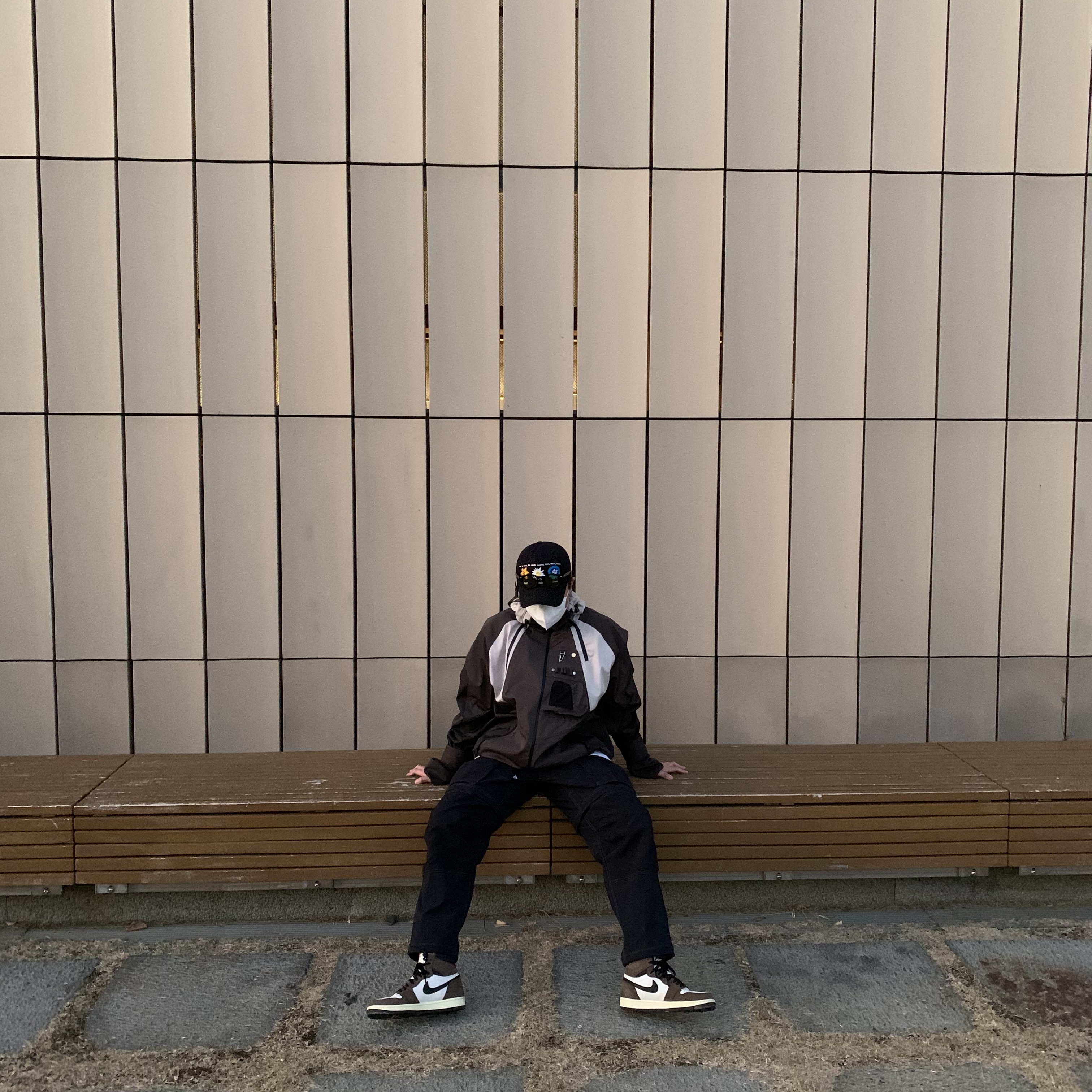 Jordan 1 x Travis Scott Retro High OG SP Mocha, Undermycar Kame Multi Zip Turtle Shell Parka Driftwood - 22FW 착용 스타일 - 1
