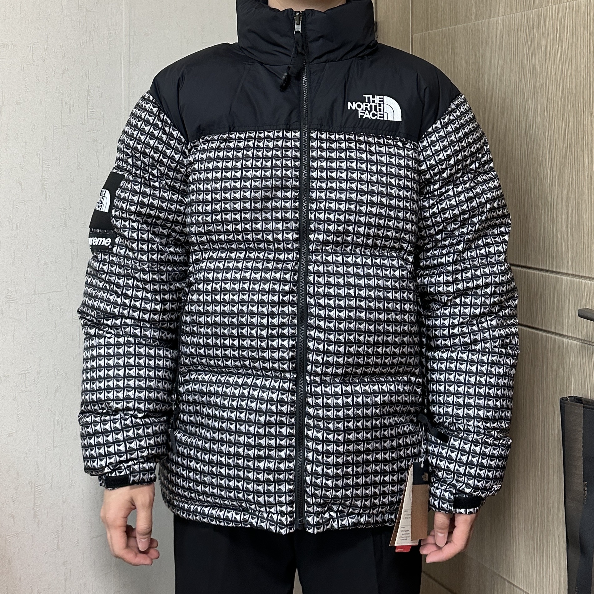 Supreme x The North Face Studded Nuptse Jacket Black - 21SS 착용 스타일 - 3