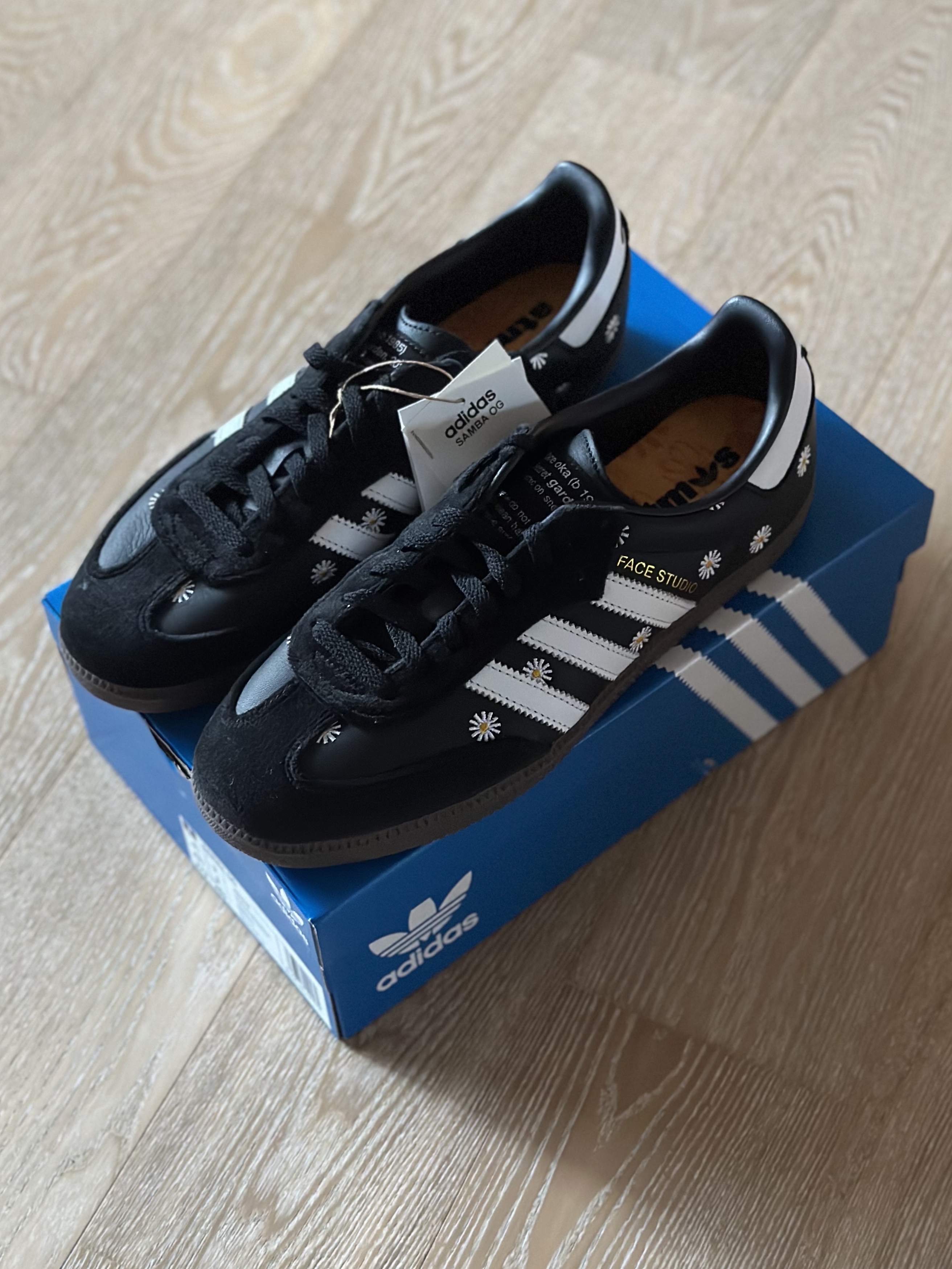 Adidas x Atmos x Face Samba OG Core Black 착용 스타일 - 4