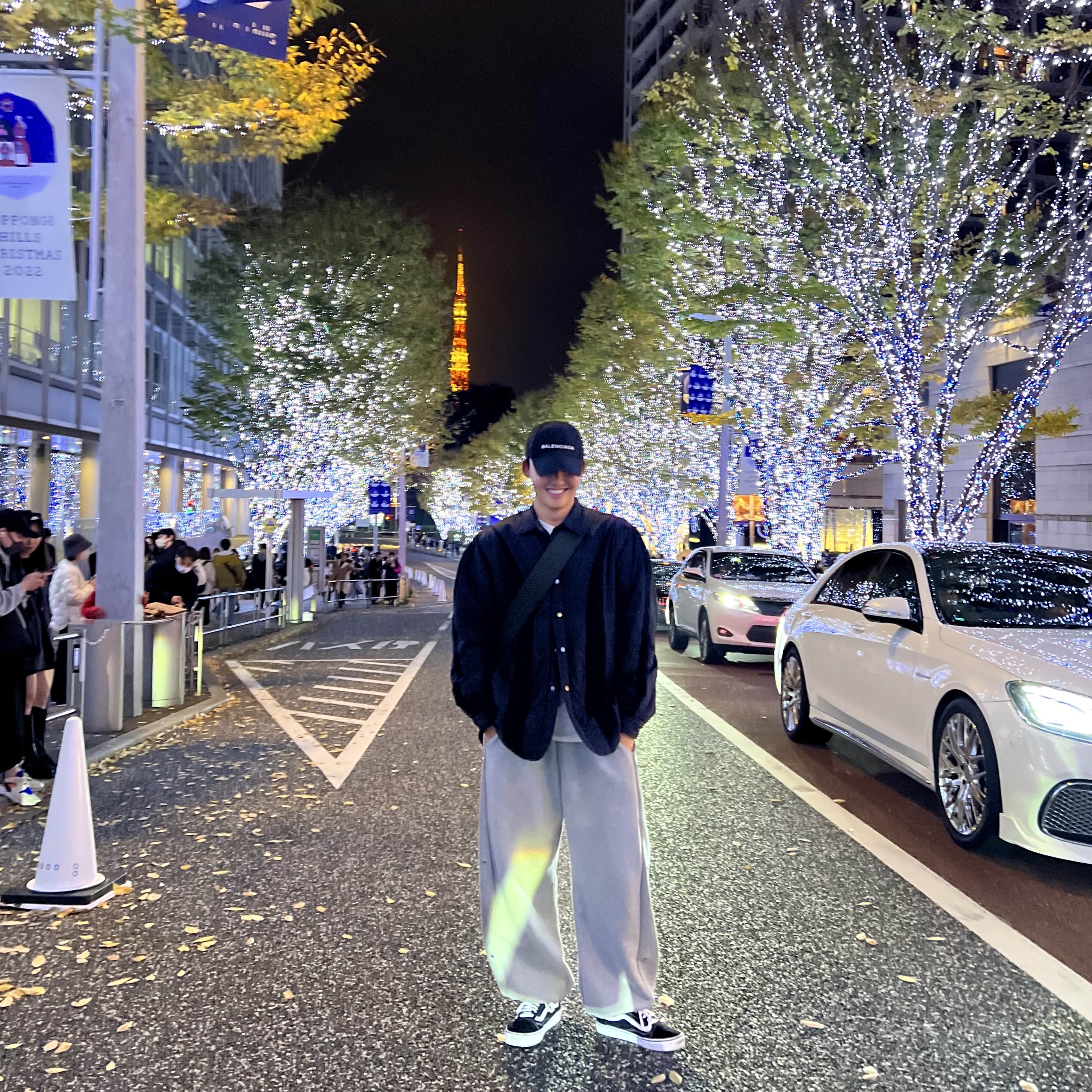 Balenciaga Logo Cap Black, Bottega Veneta Padded Tech Cassette Belt Bag Black Parakeet 착용 스타일 - 2