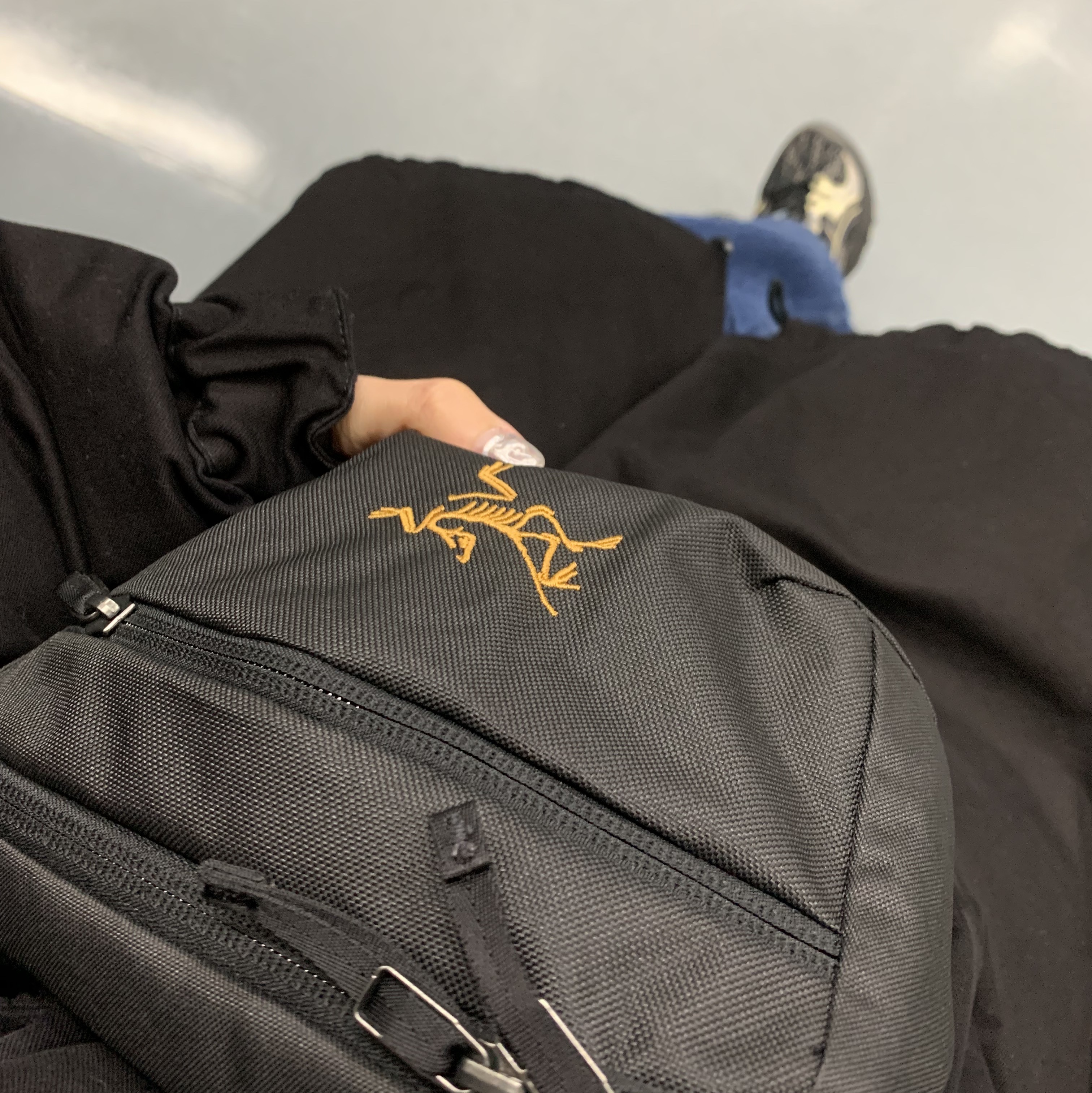 Arc'teryx Mantis 1 Waistpack Black 착용 스타일