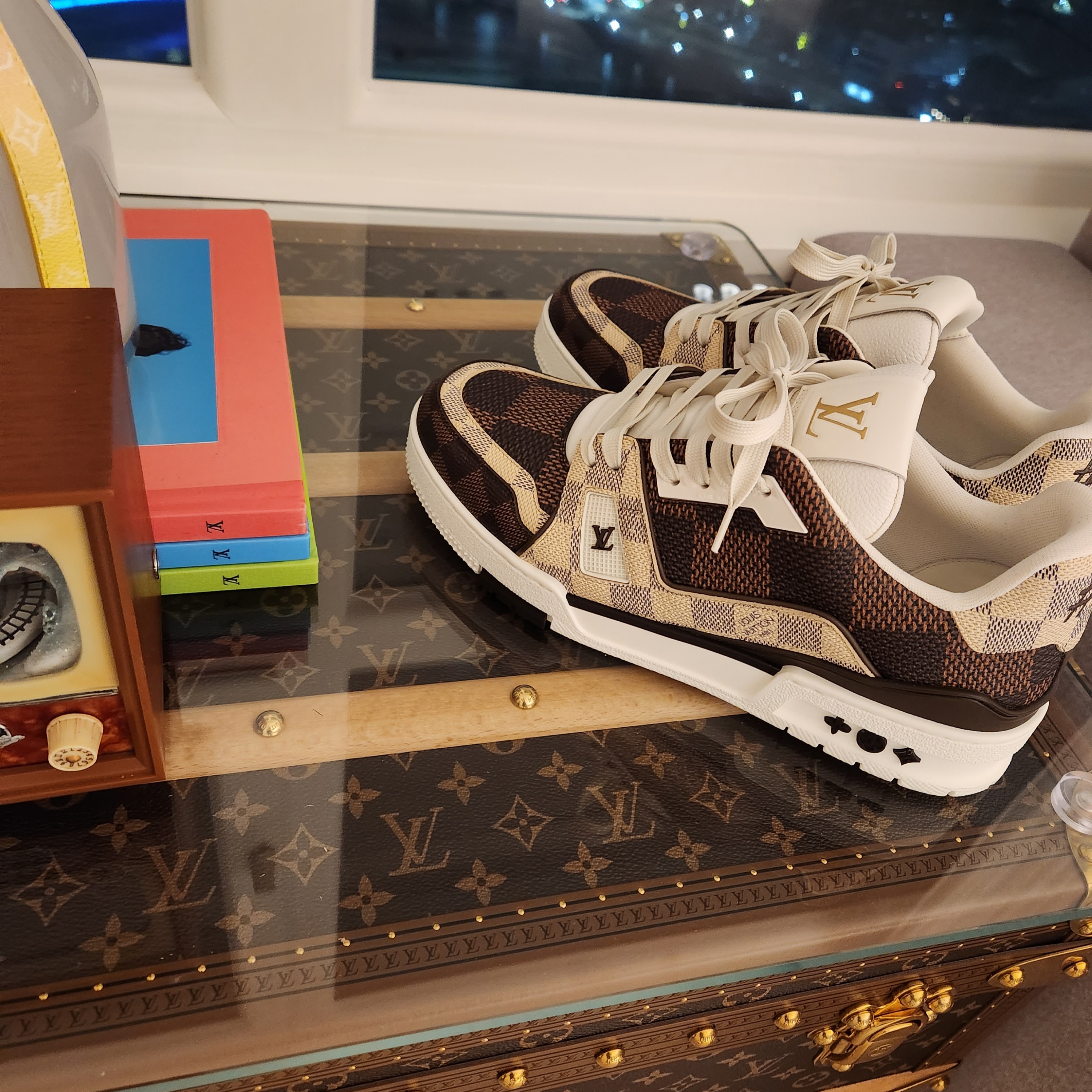 Louis Vuitton LV Trainer Sneakers Damier Ebene 착용 스타일