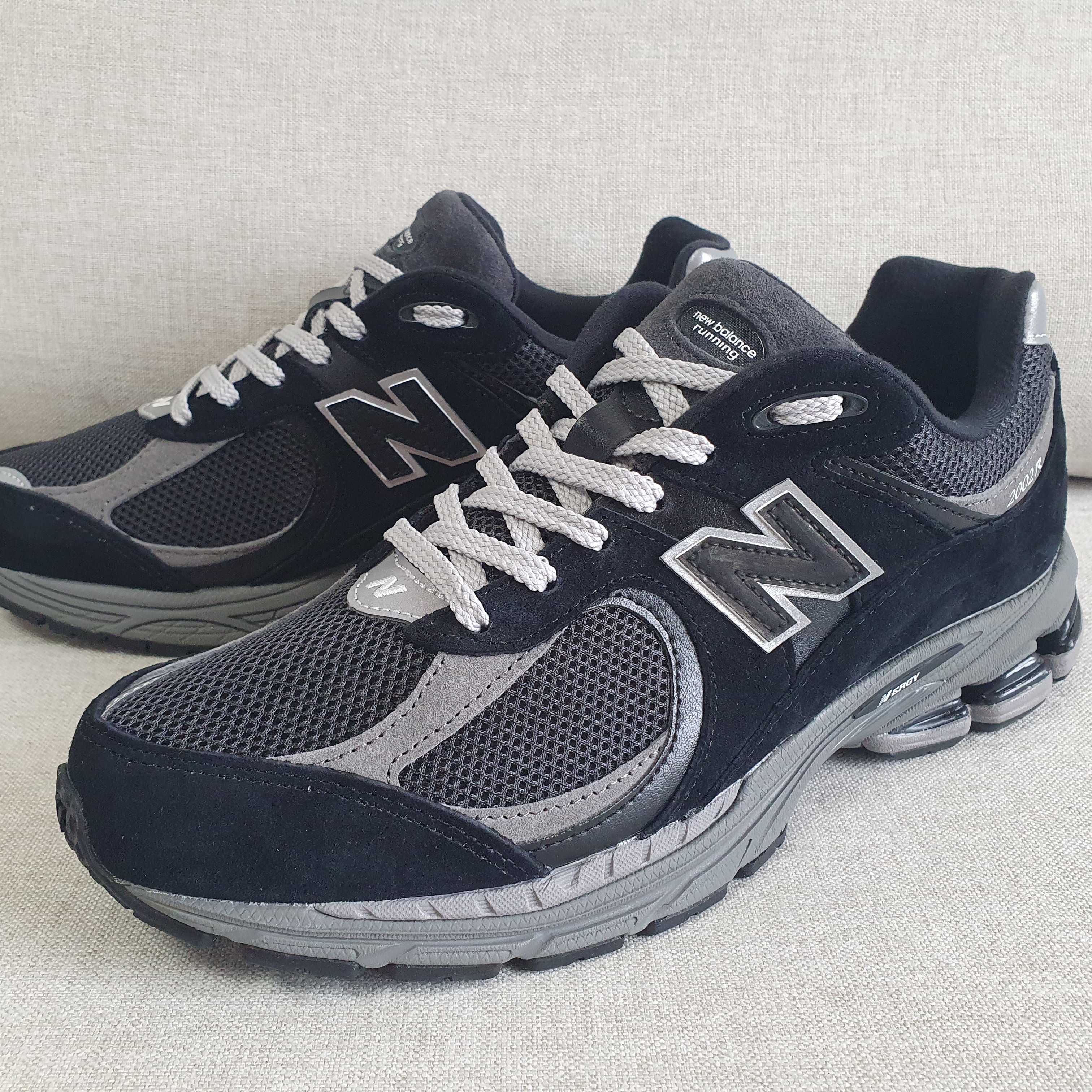 New Balance 2002R Grey Black - JD Sports Exclusive, New Balance 2002R Black Dark Grey - JD Sports Exclusive 착용 스타일 - 2