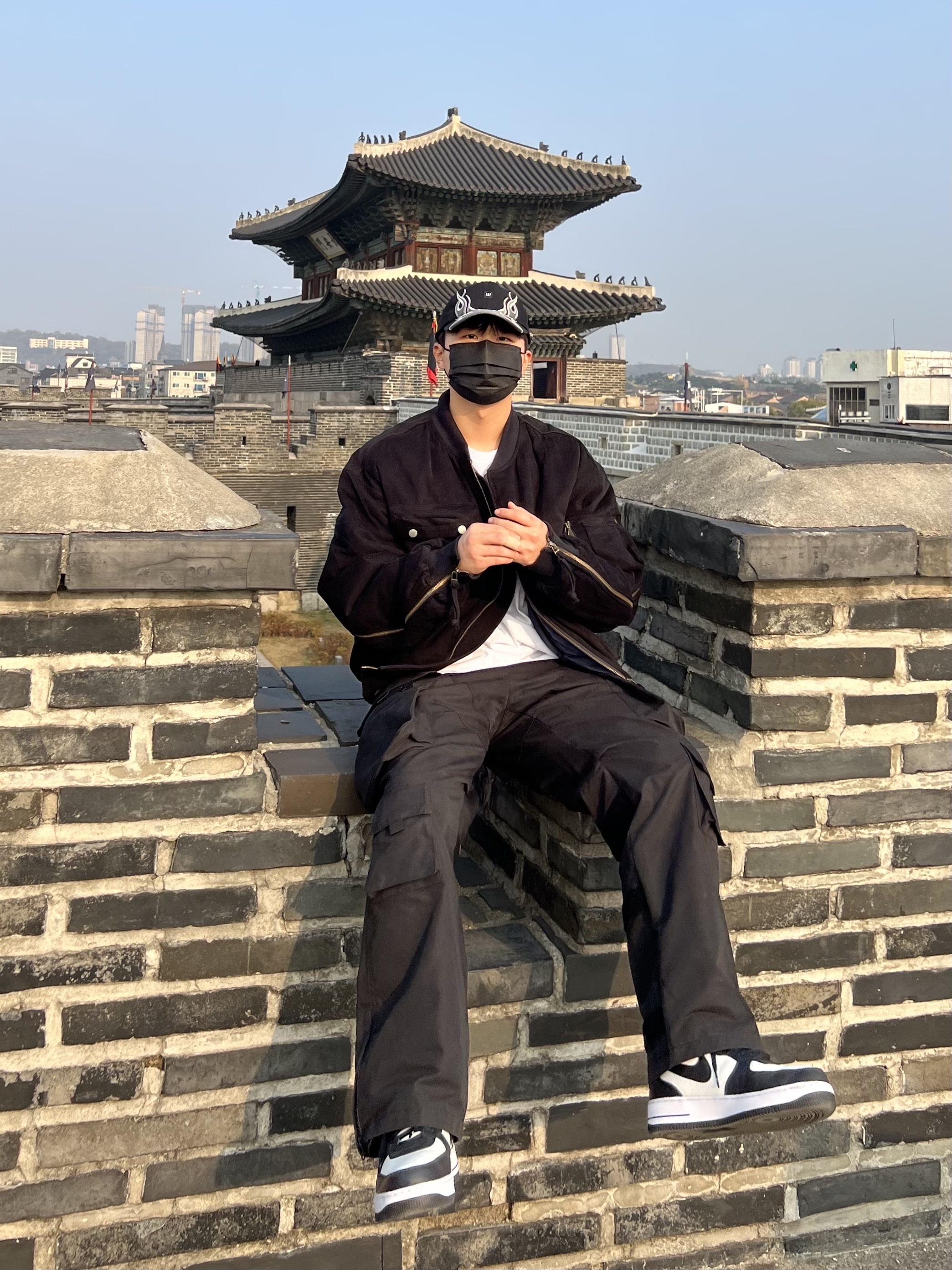 Yeezy Gap Engineered By Balenciaga Flame Cap Black 착용 스타일 - 1