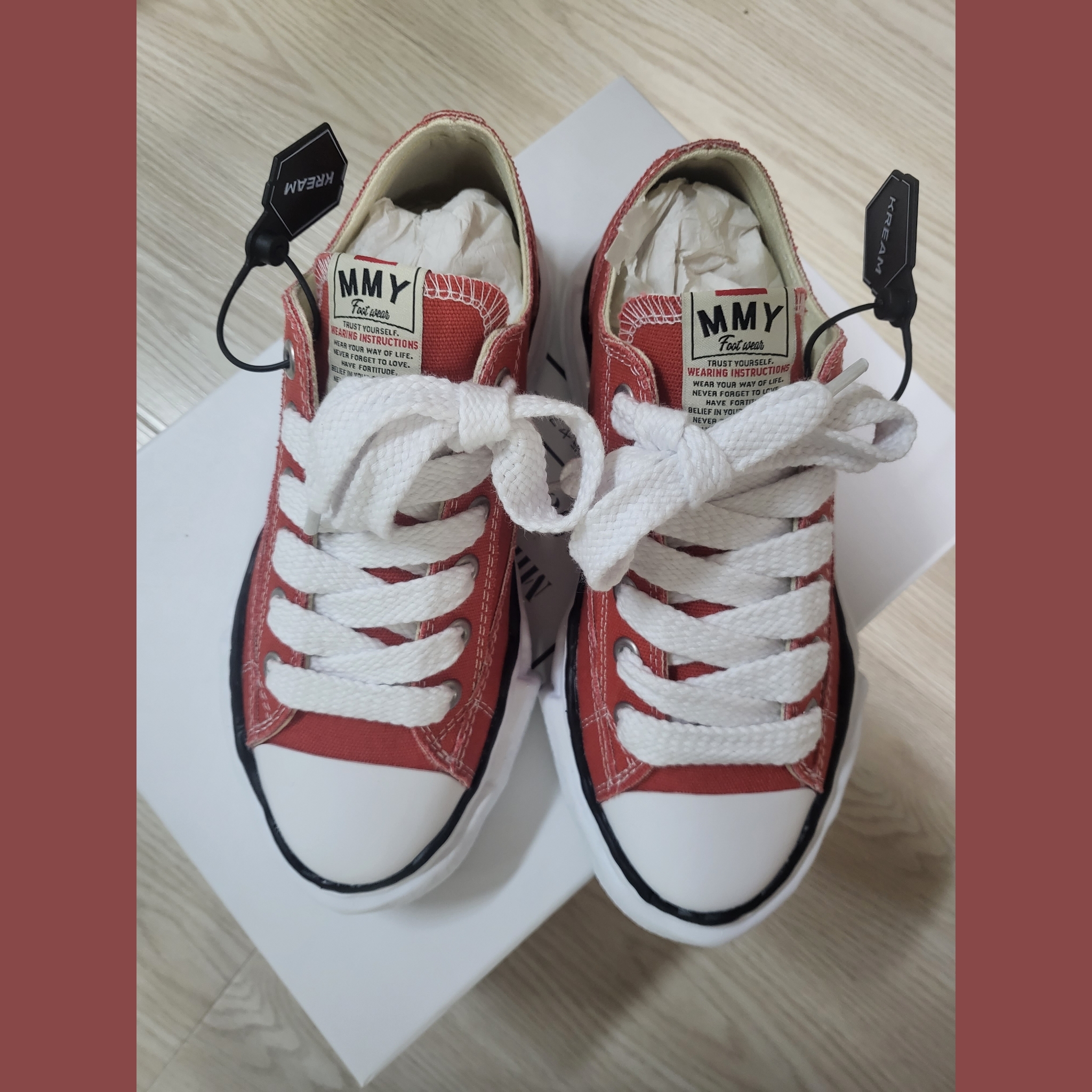Maison Mihara Yasuhiro Peterson OG Sole Canvas Low Sneakers Orange 착용 스타일 - 1